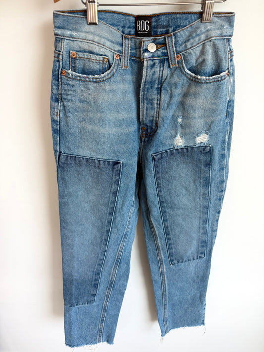 BDG Patch Sim Straight Jeans  / Size 25 (size 12 years?)