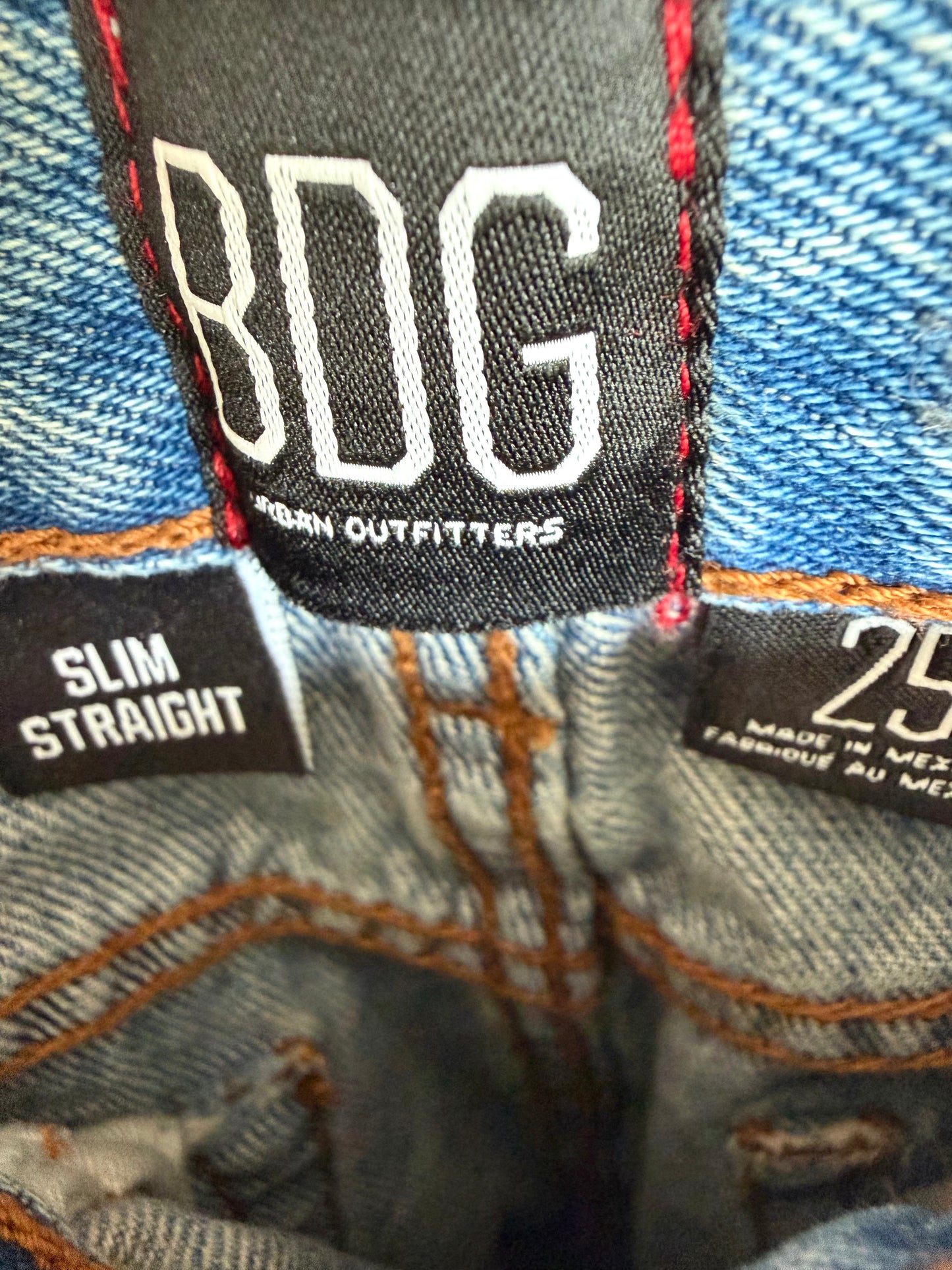 BDG Patch Sim Straight Jeans  / Size 25 (size 12 years?)