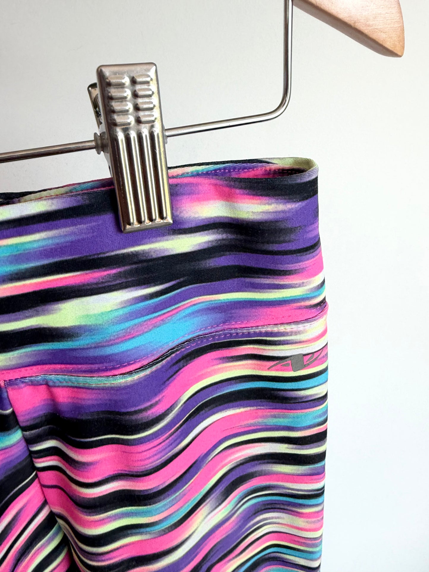 Striped Color Capri Exercise Pants (PLAY) / 7 years