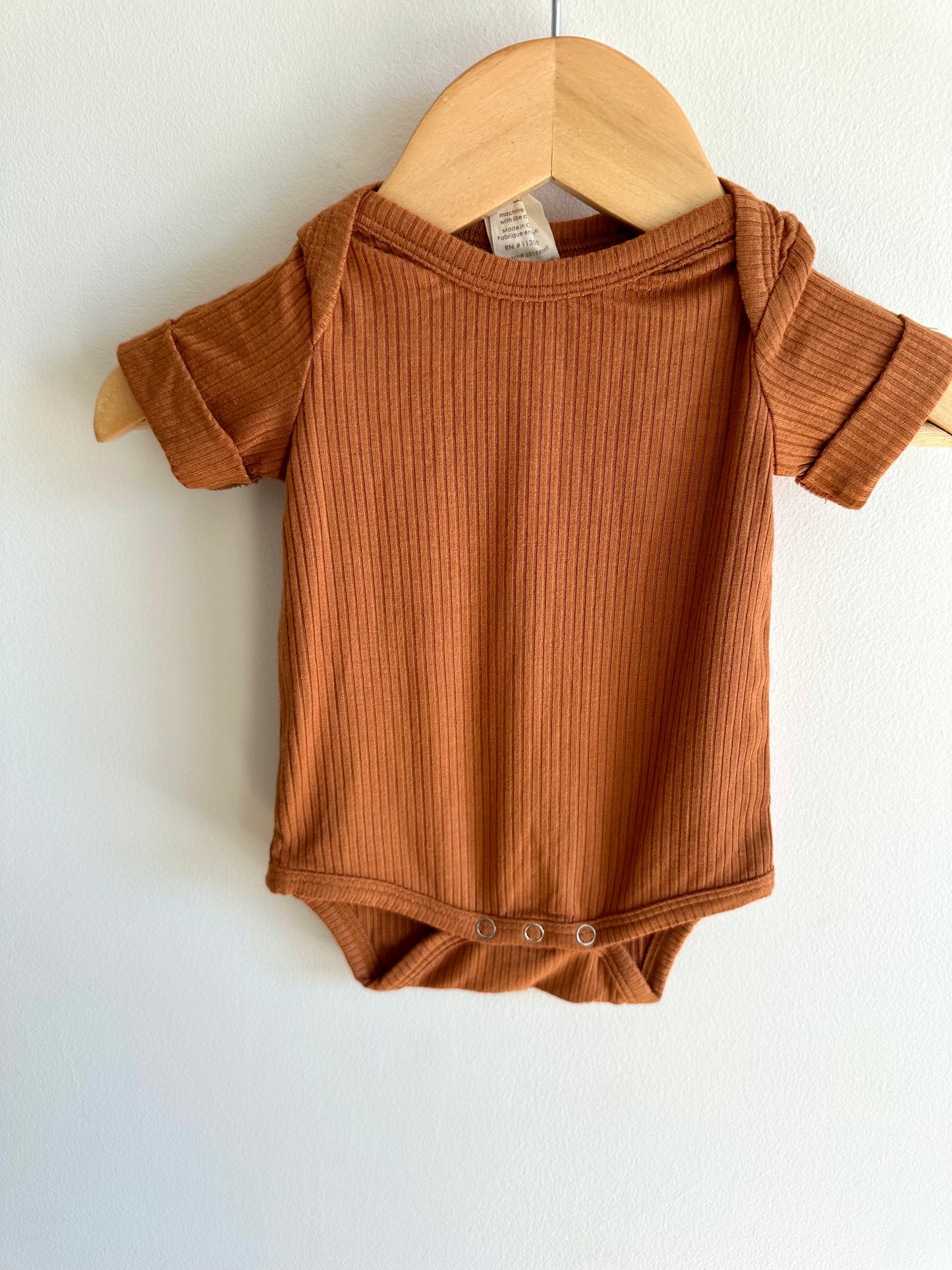 Kate Quinn Amber Ribbed Bodysuit / 0-3m