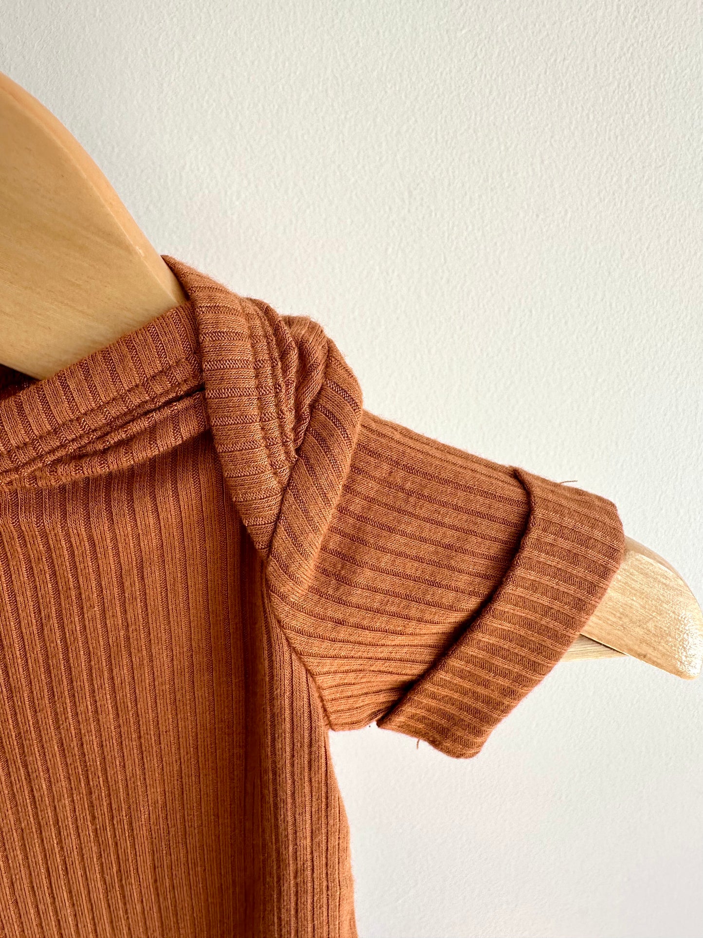 Kate Quinn Amber Ribbed Bodysuit / 0-3m