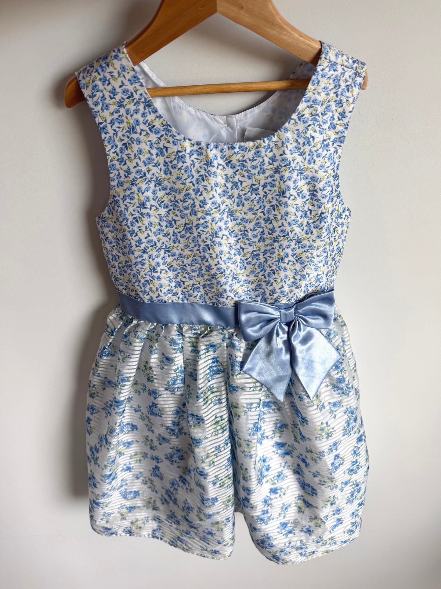 Formal Periwinkle Floral Dress / 8 years