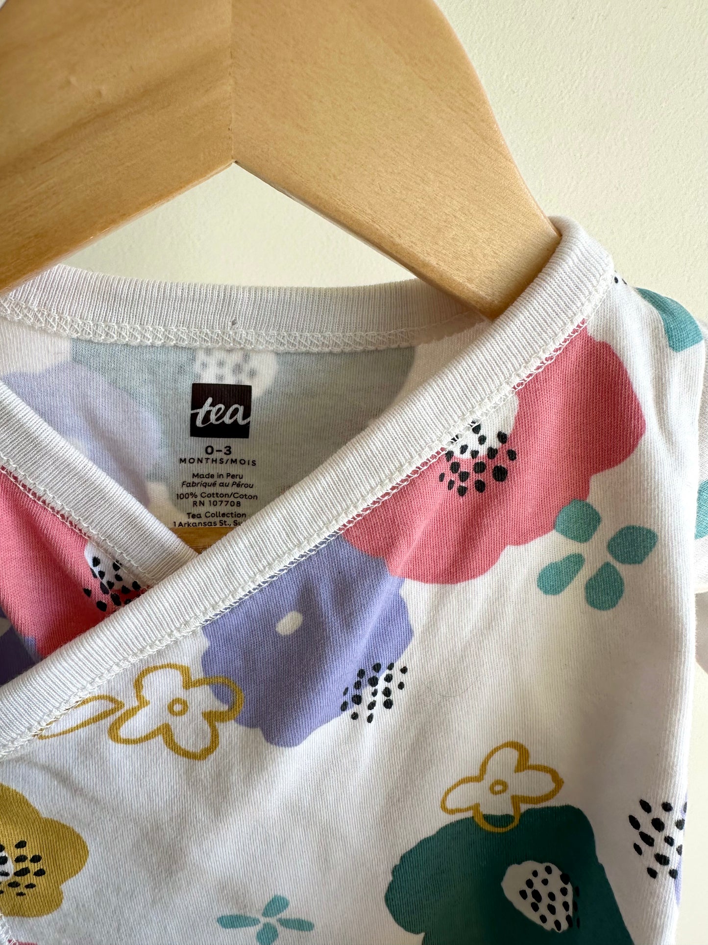 Tea Collection Bright Flowers Side Snap Top / 0-3m