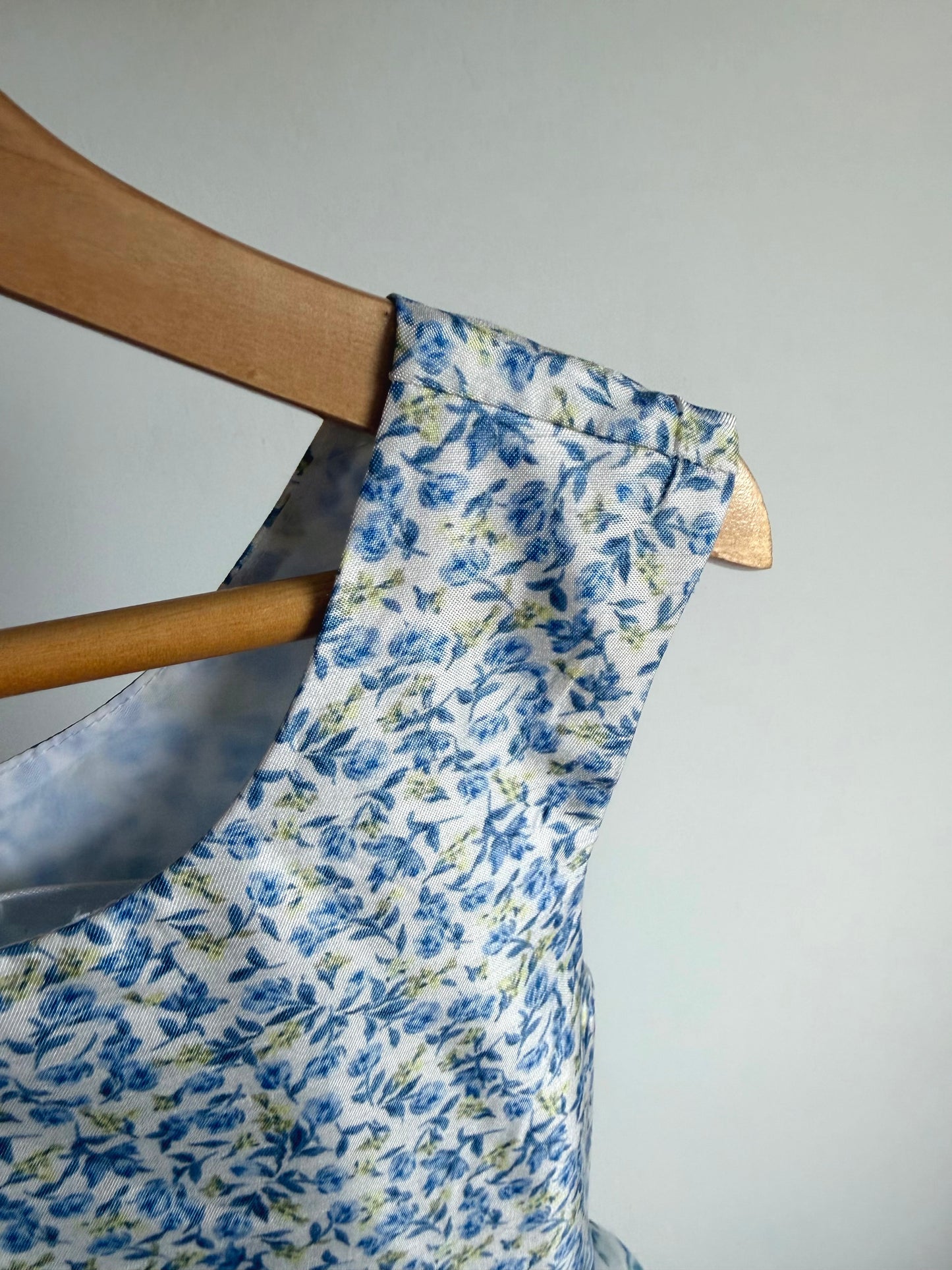 Formal Periwinkle Floral Dress / 8 years