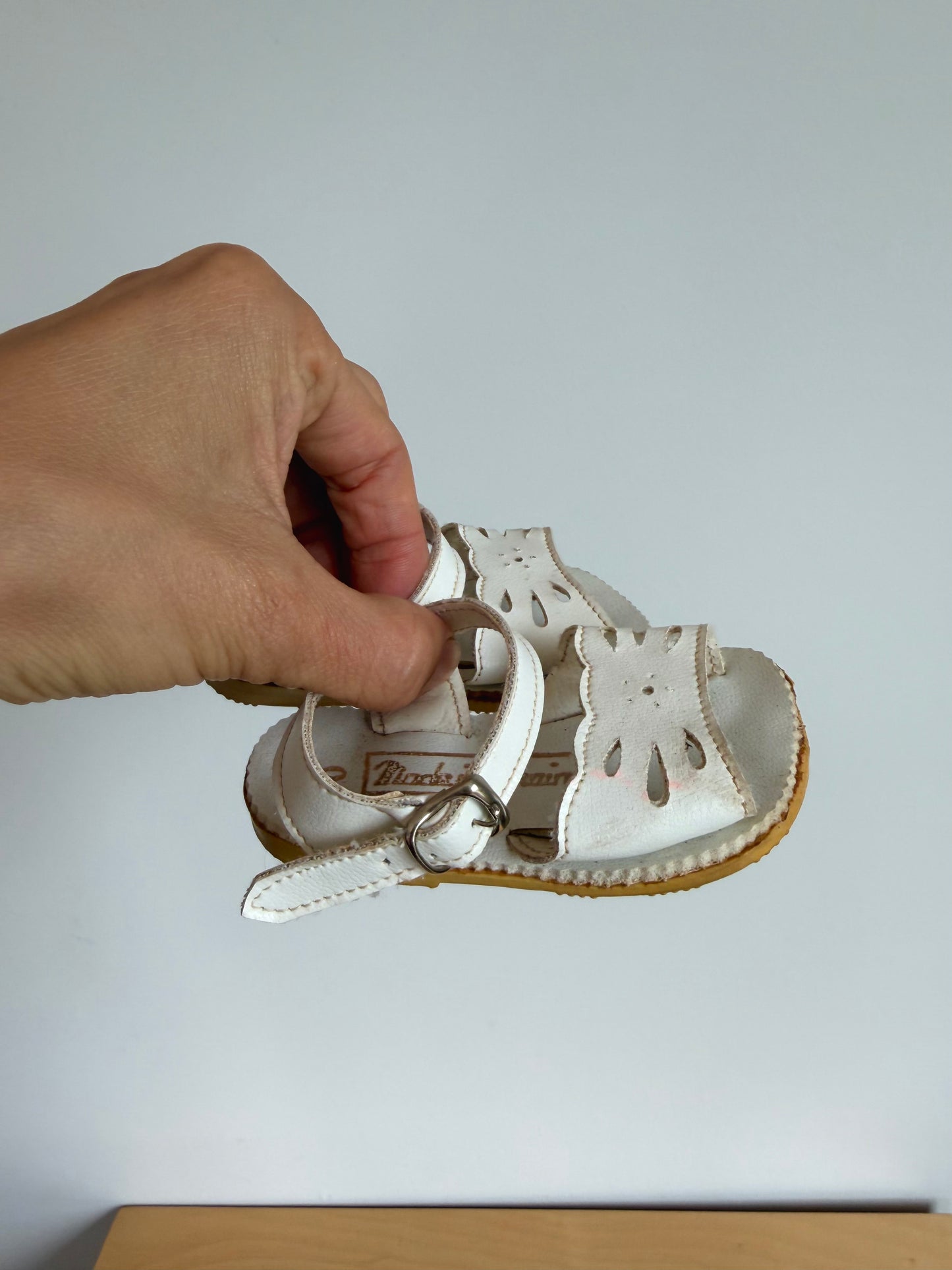 Made in Spain White Sandals / Size 1 Infant