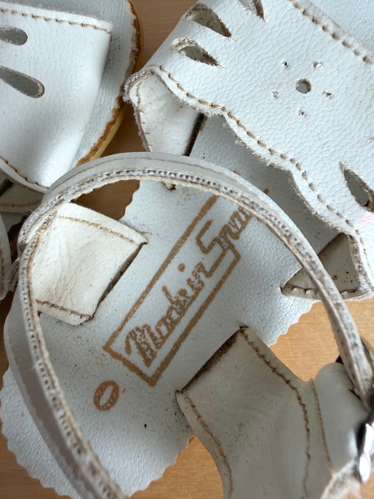 Made in Spain White Sandals / Size 1 Infant