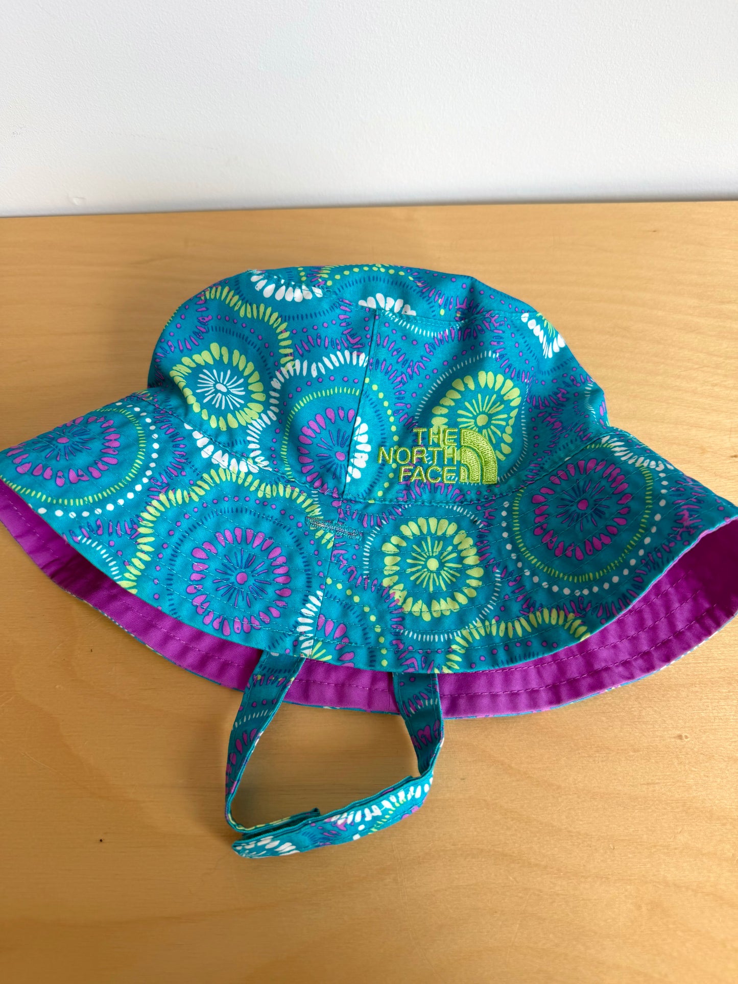 The North Face Reversible Hat / 12-24m?