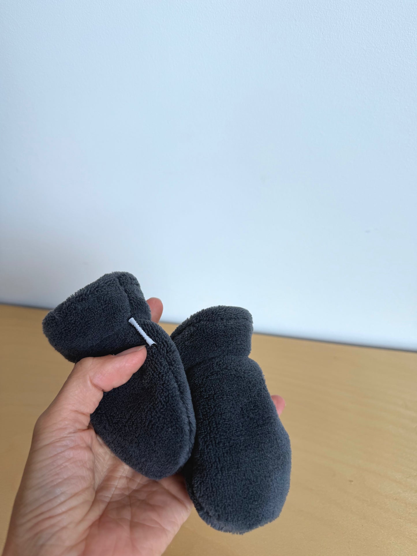 Kombi Grey Fleece Mits / 0-9m?