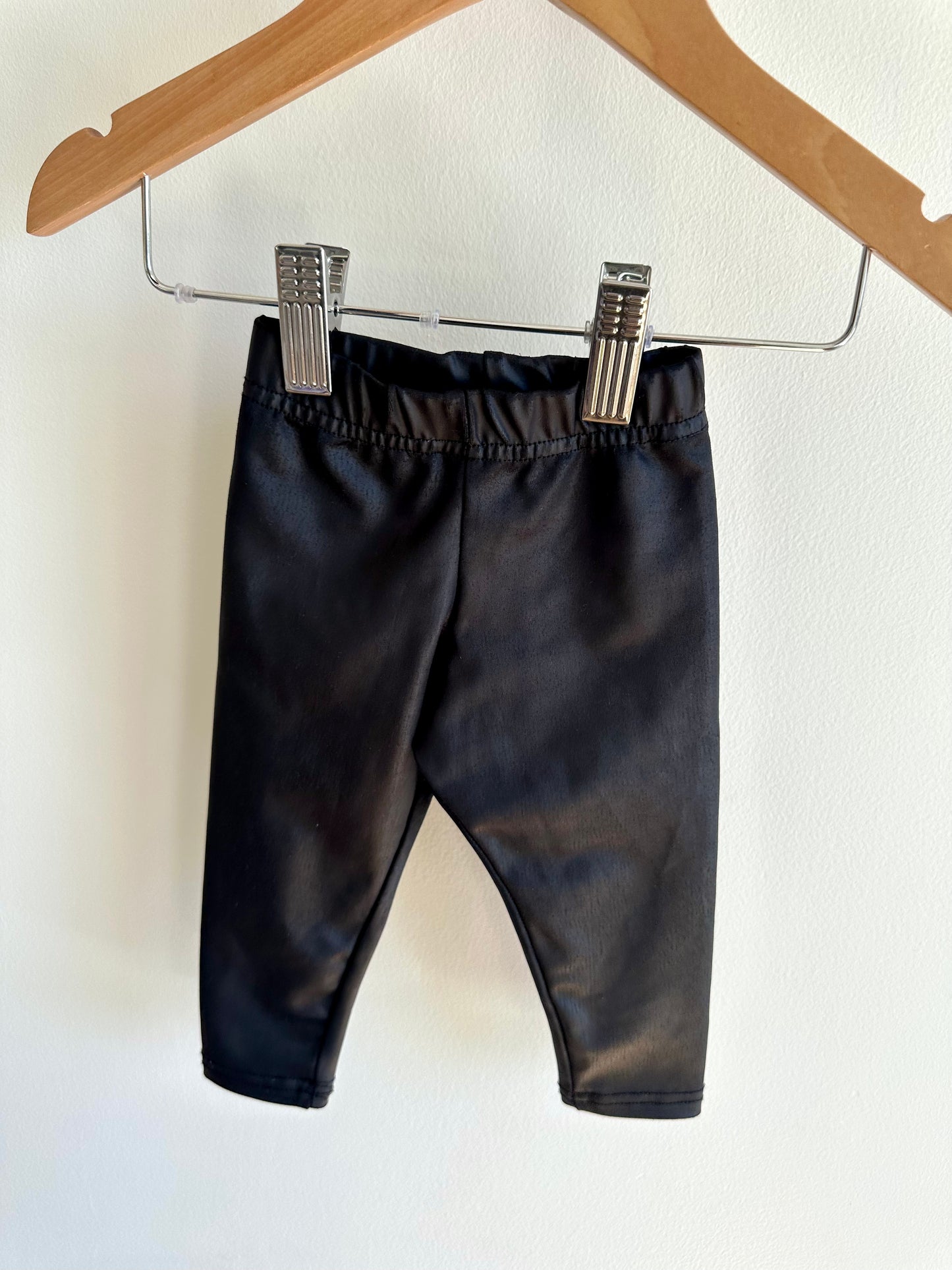 Tiny Button Black Leggings / 3-6m