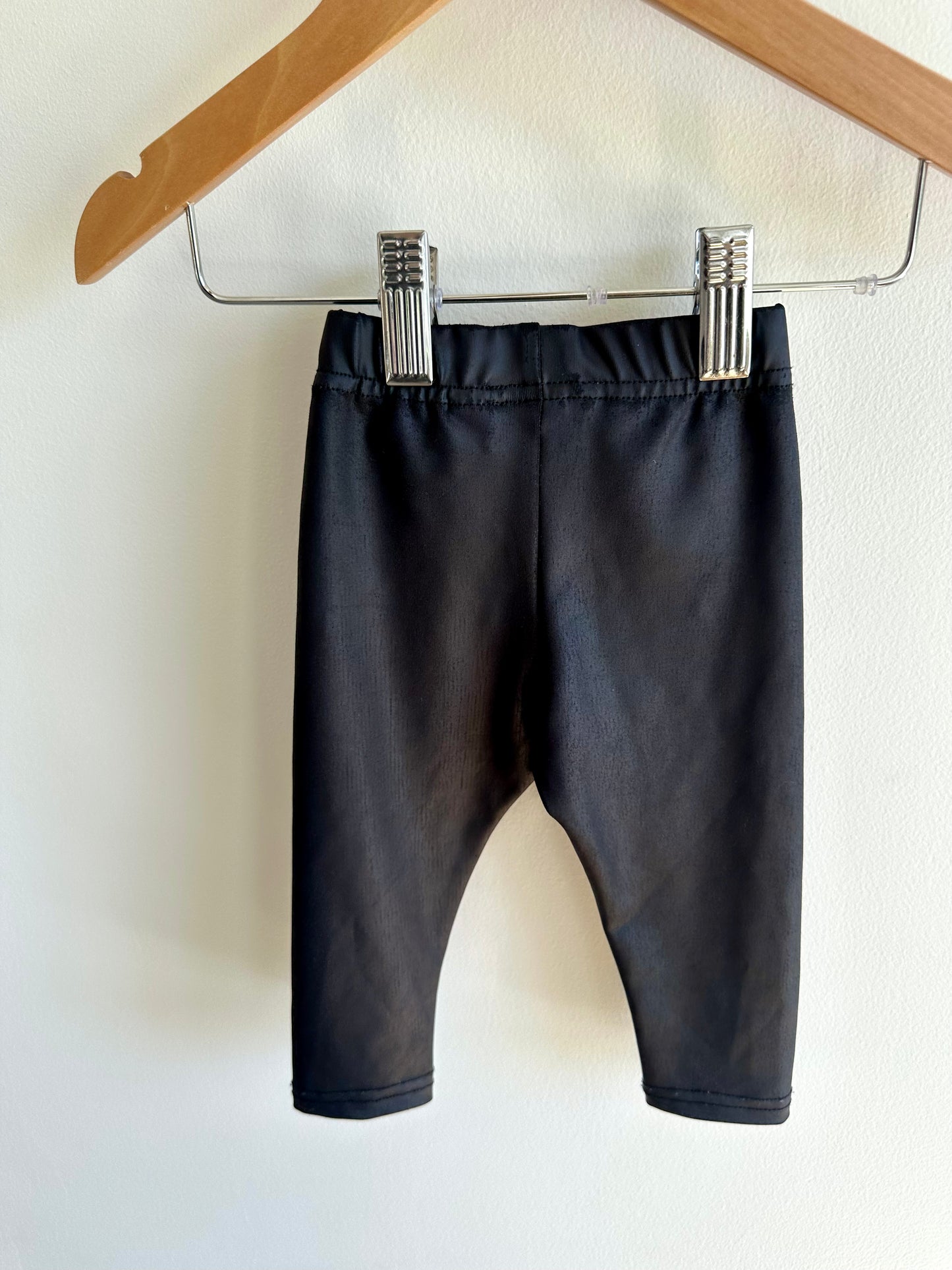 Tiny Button Black Leggings / 3-6m