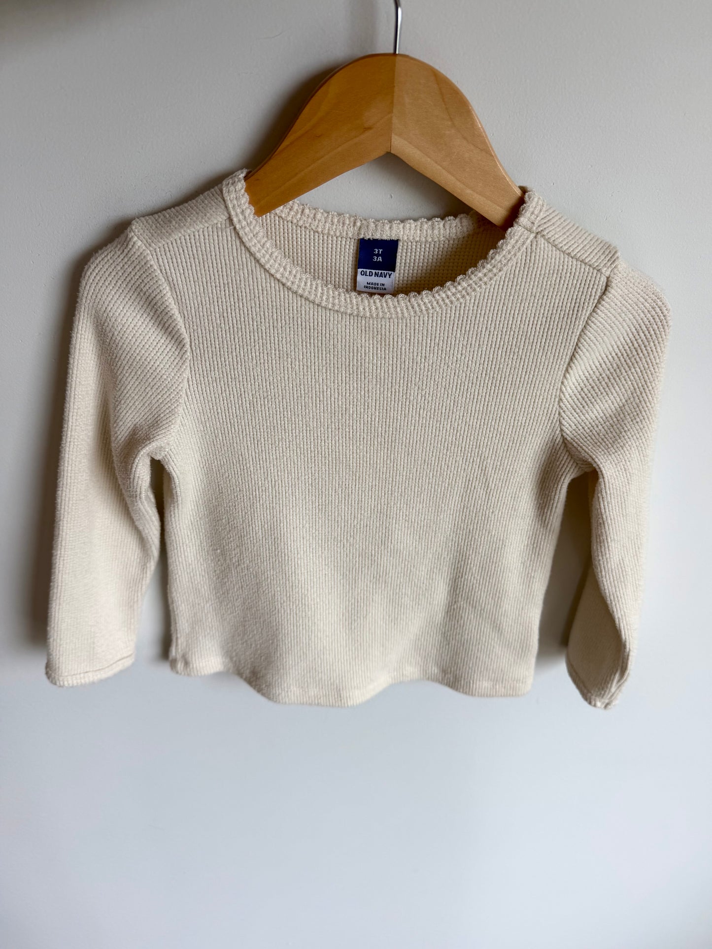 Cream Scalloped Hem Top / 2-3T
