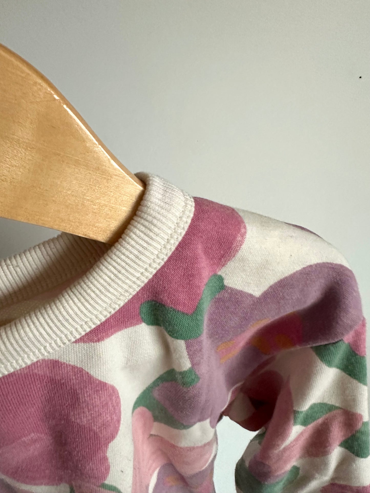 Crew Neck Abstract Flower Sweater (PLAY) / 3T?