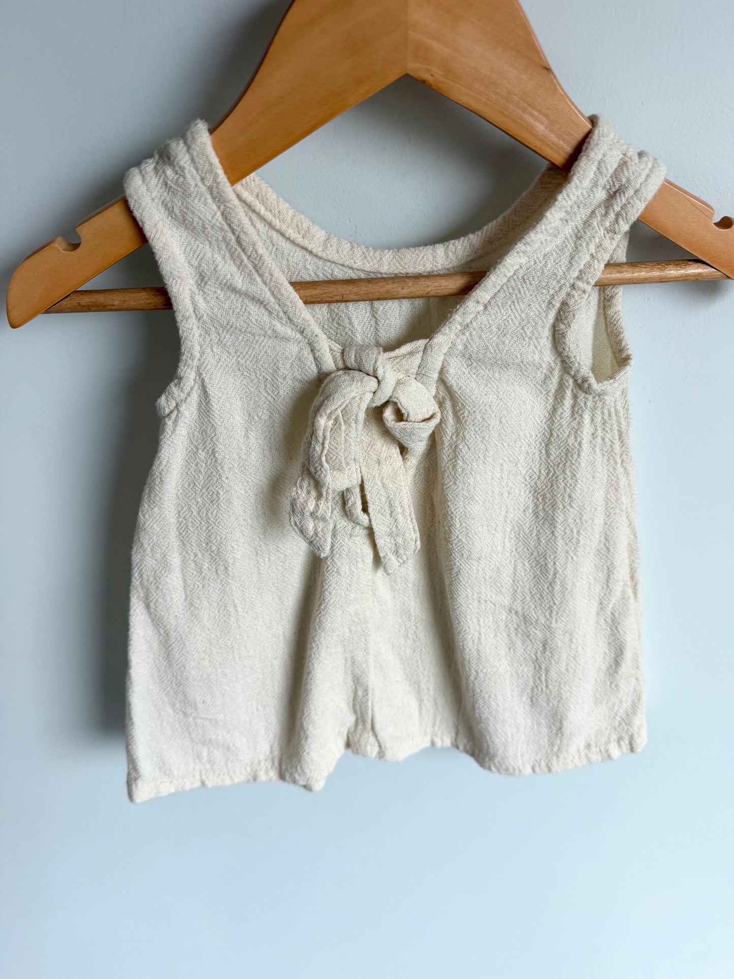 Cream Knot in Back Dress / 3-6m?