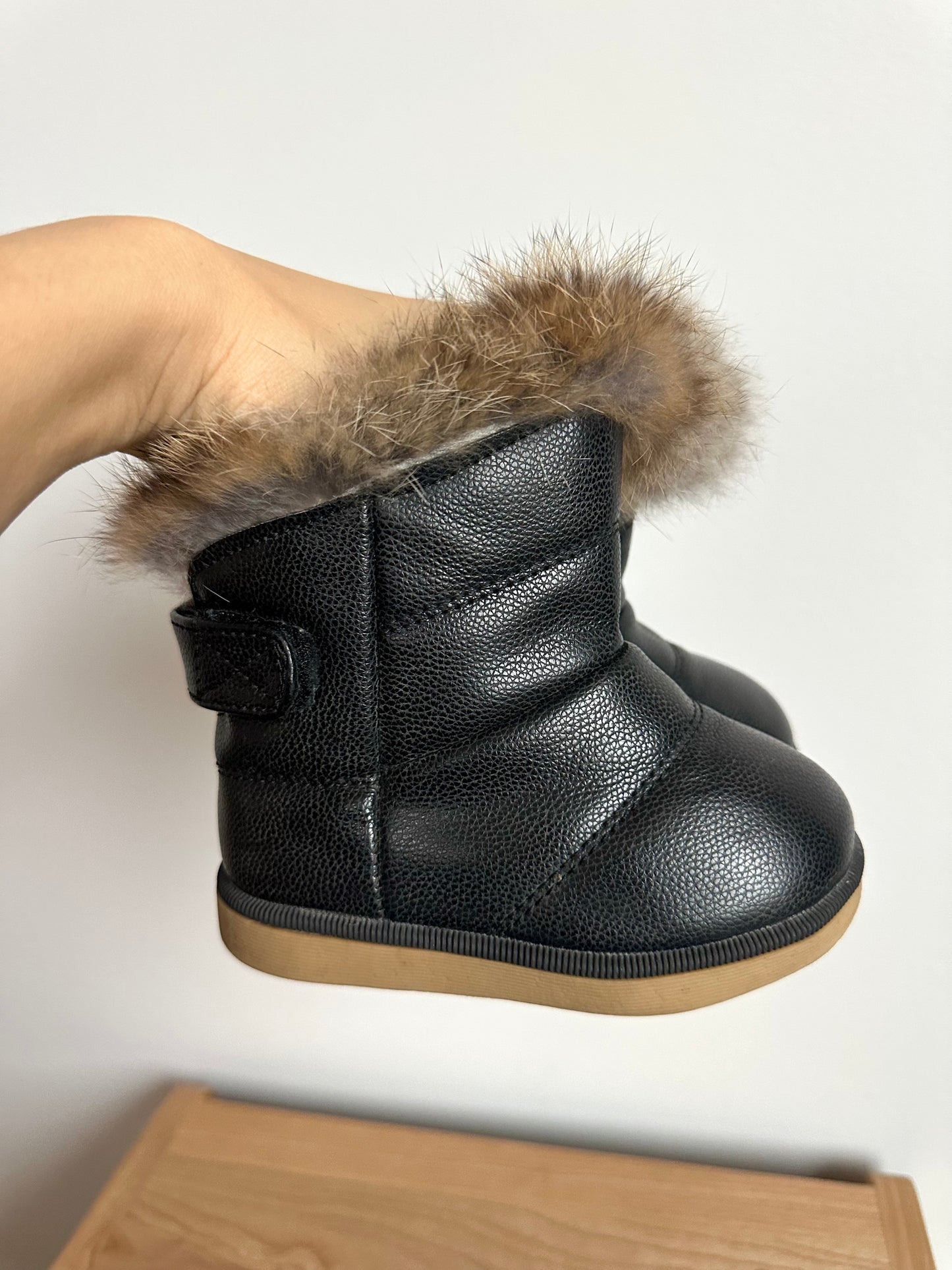 Black Boots with Fur / Size 7 Toddler