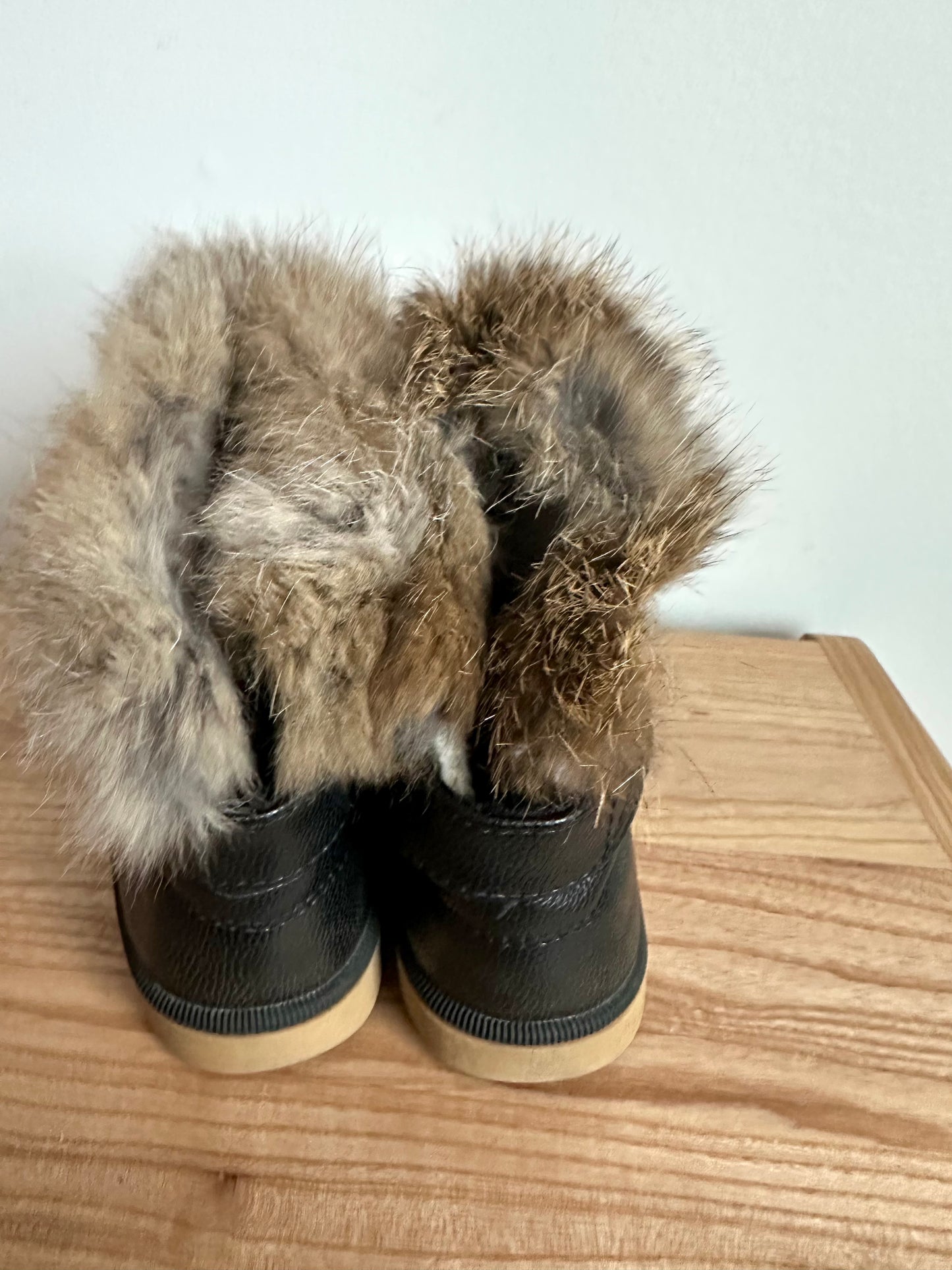 Black Boots with Fur / Size 7 Toddler
