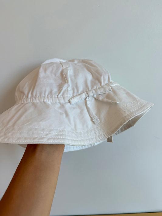 Gap White Hat with Bow (With Tags) / 18-24m