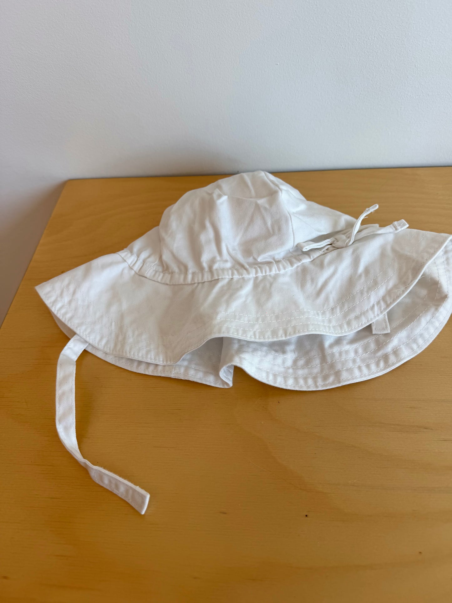 Gap White Hat with Bow (With Tags) / 12-18m
