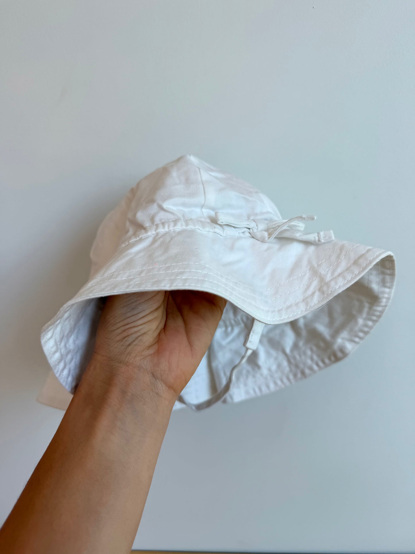 Gap White Hat with Bow (With Tags) / 12-18m