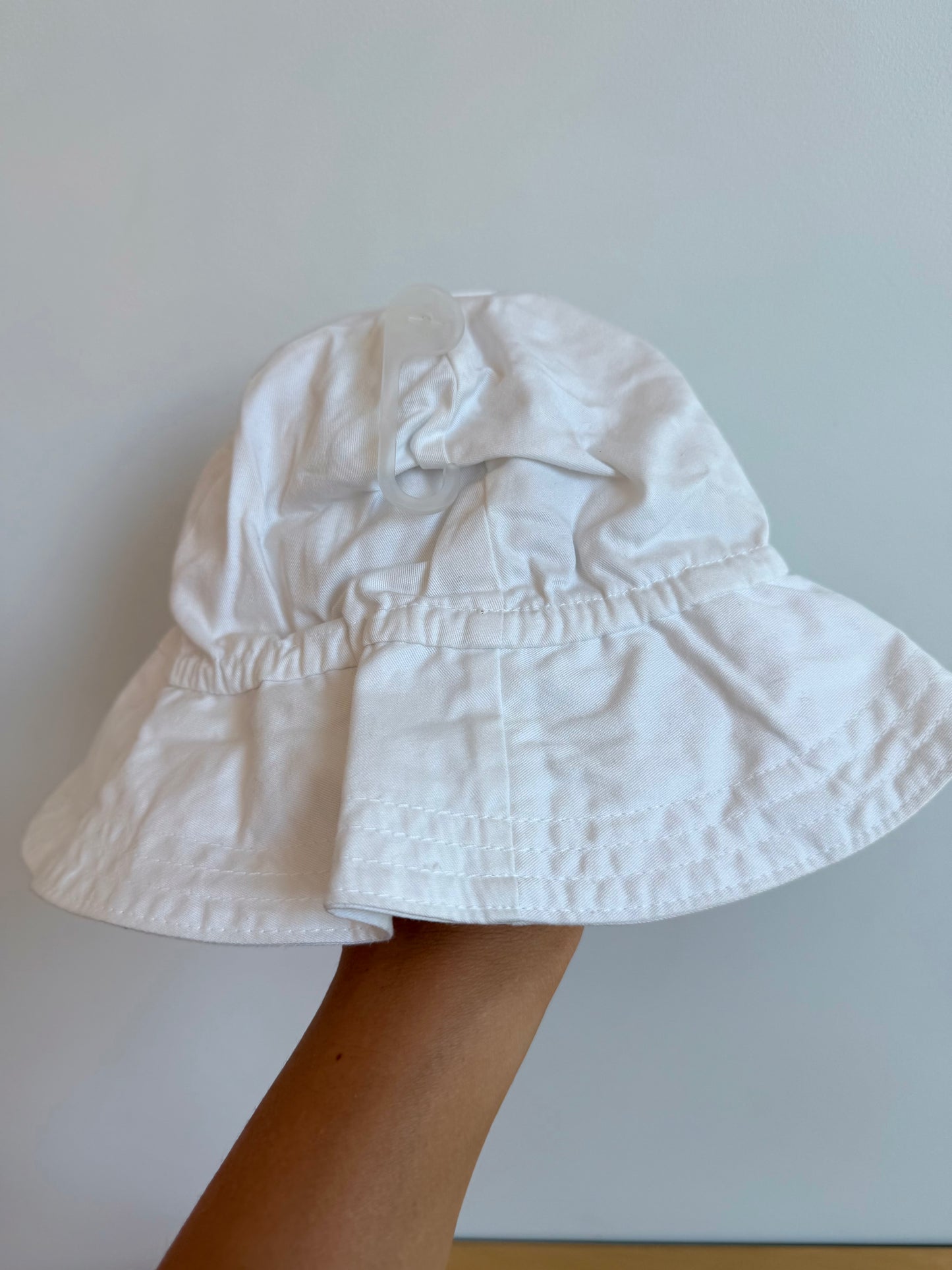 Gap White Hat with Bow (With Tags) / 12-18m