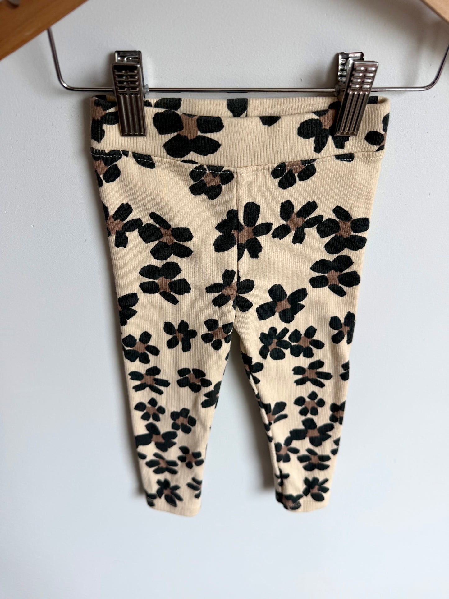 Black Petal Flower Leggings / 18m