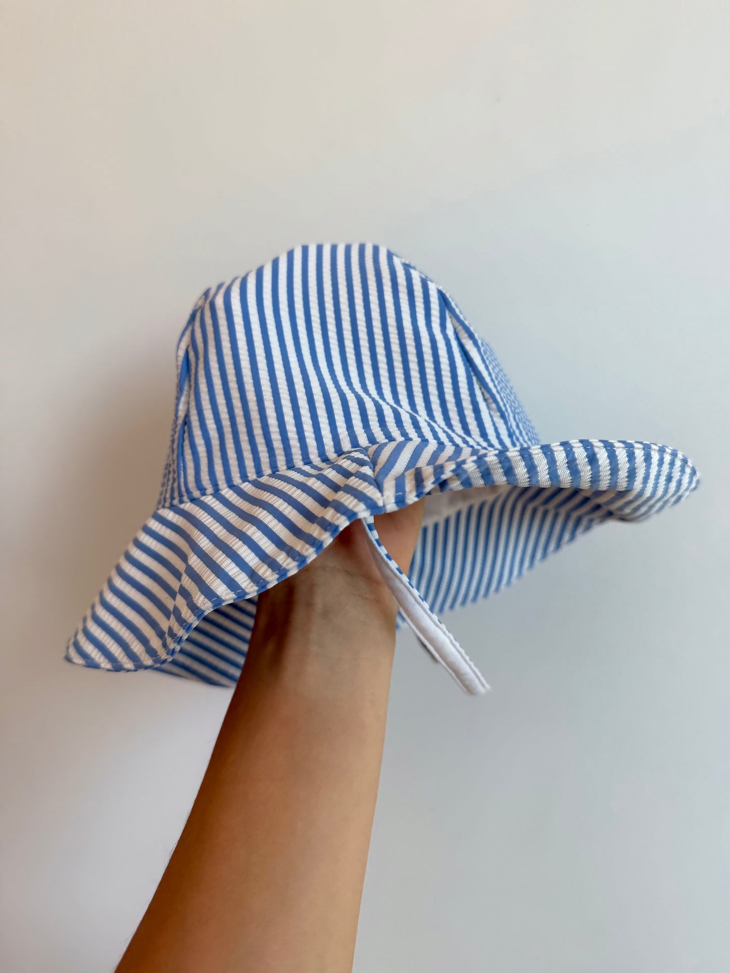 Gap Blue Stripe Eyelet Hat (With Tags) / 18-24m