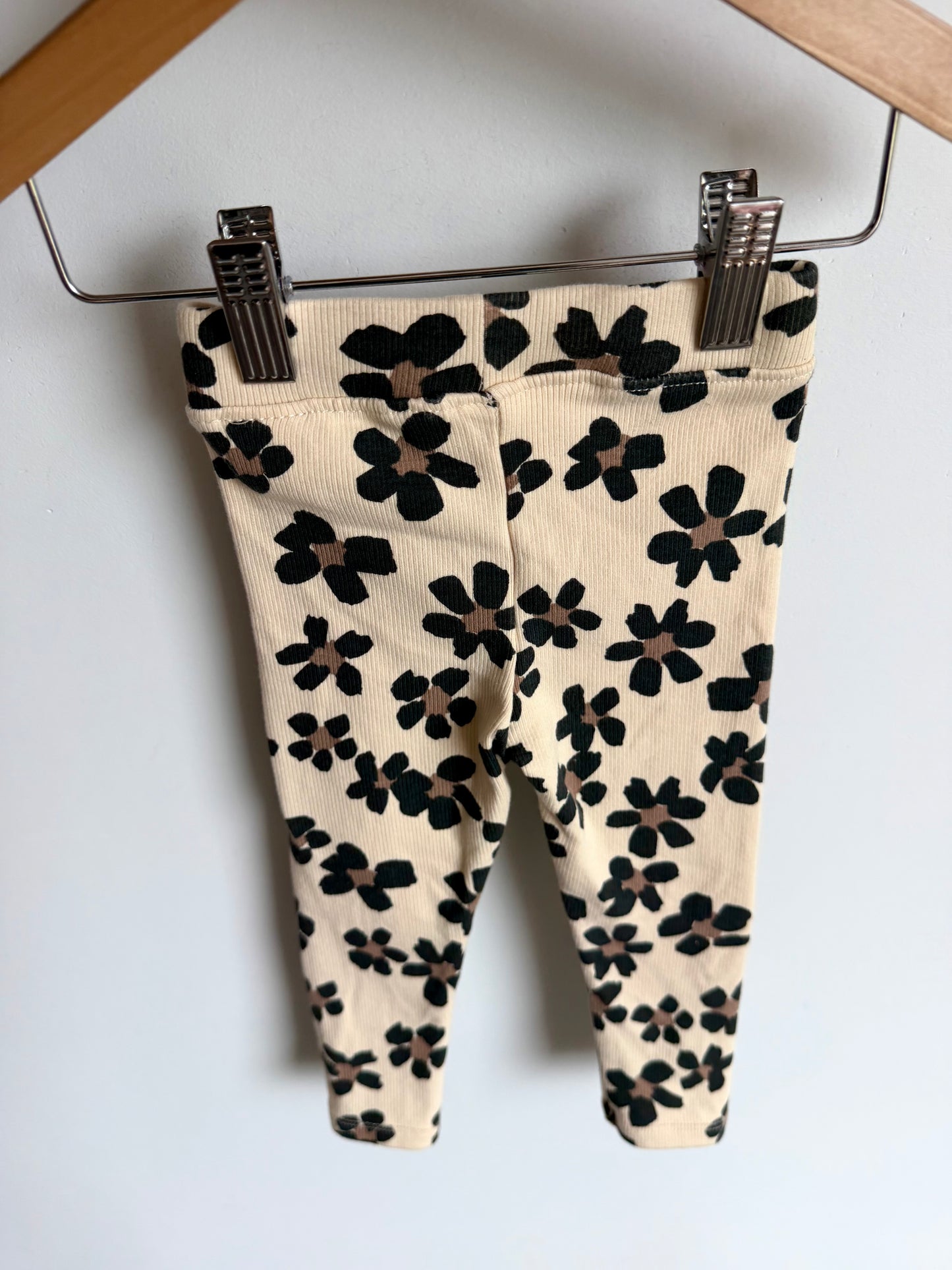 Black Petal Flower Leggings / 18m