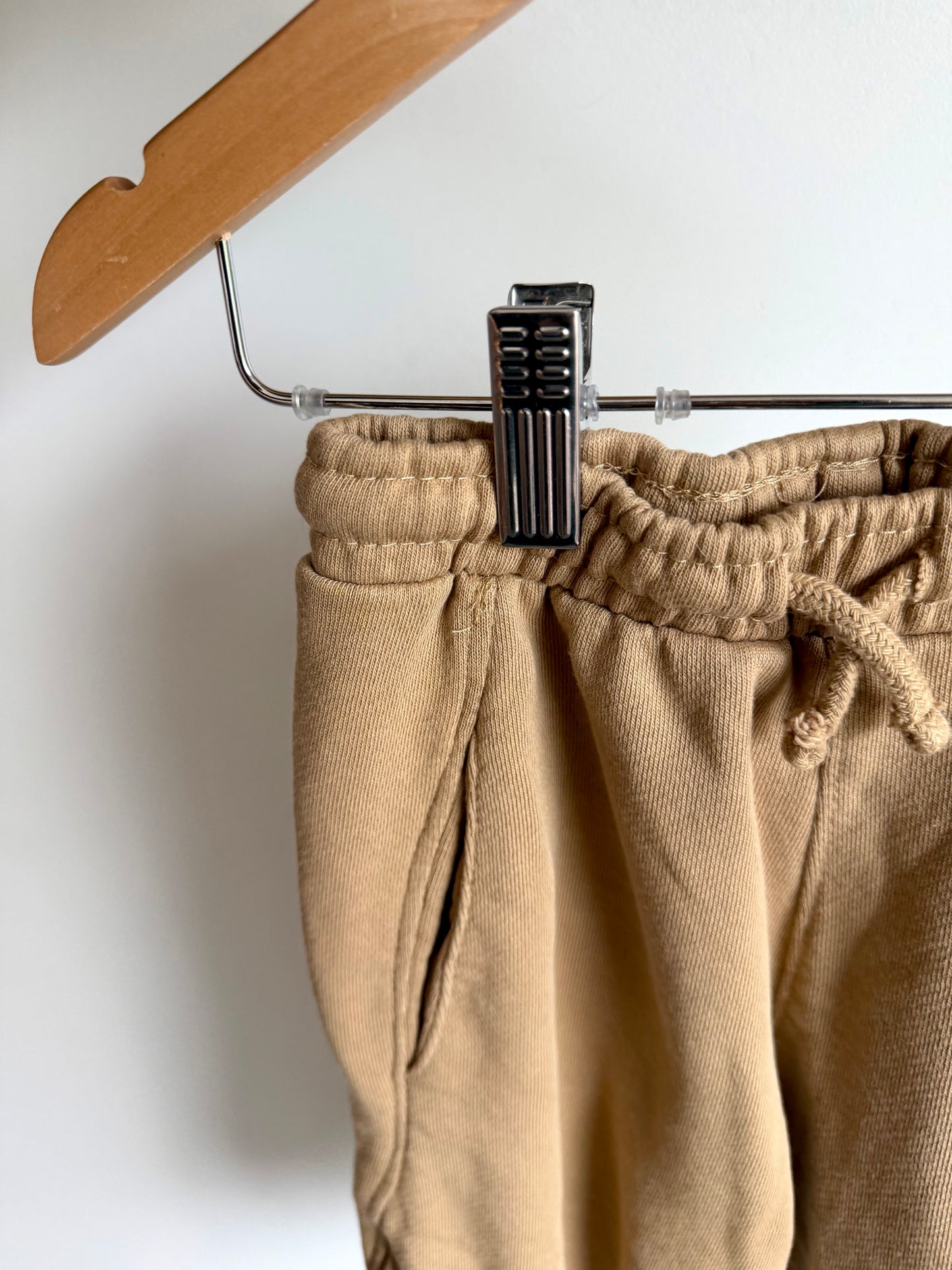Zara Tan Tapered Joggers / 4-5T