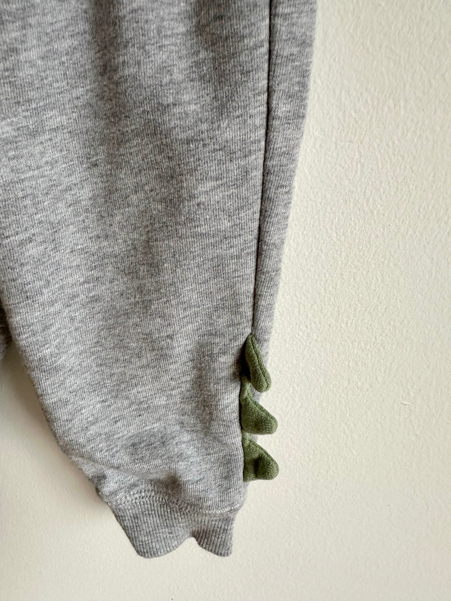 Dino Spike Joggers / 6m