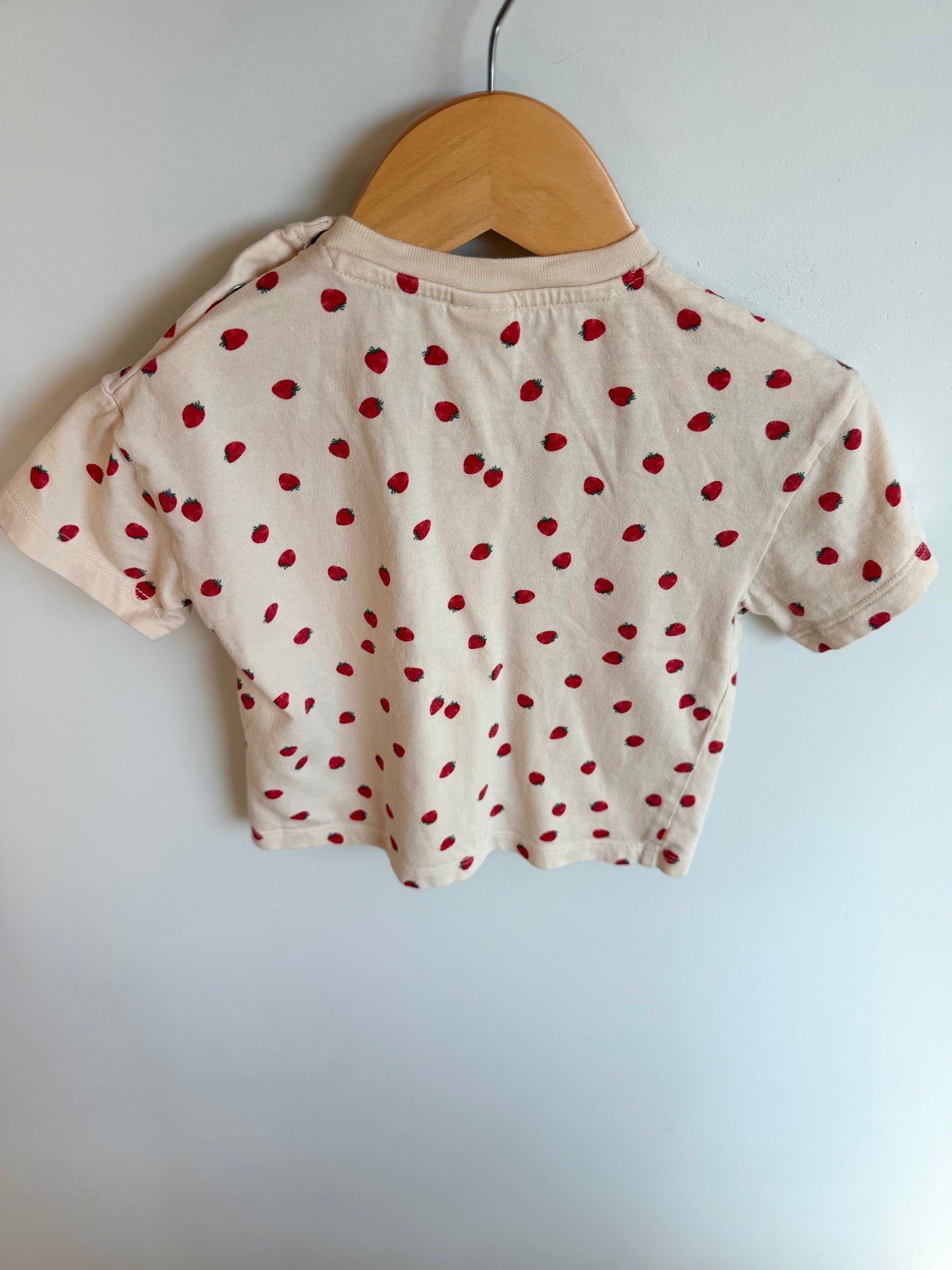 H&M Strawberry T-Shirt / 12-18m