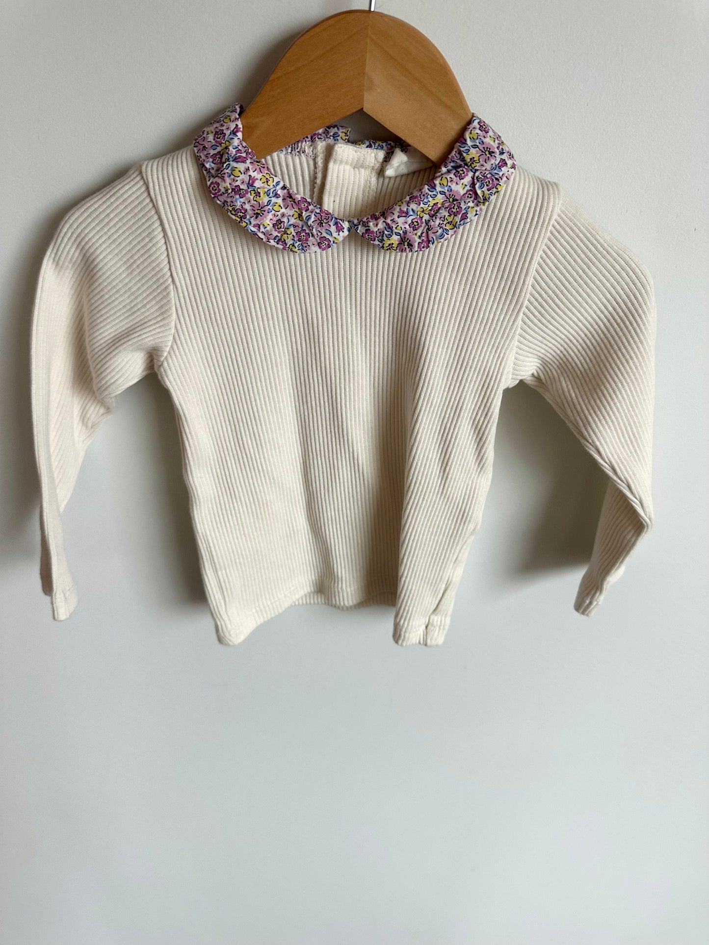 Ribbed Cream Top with a Floral Collar / 24m