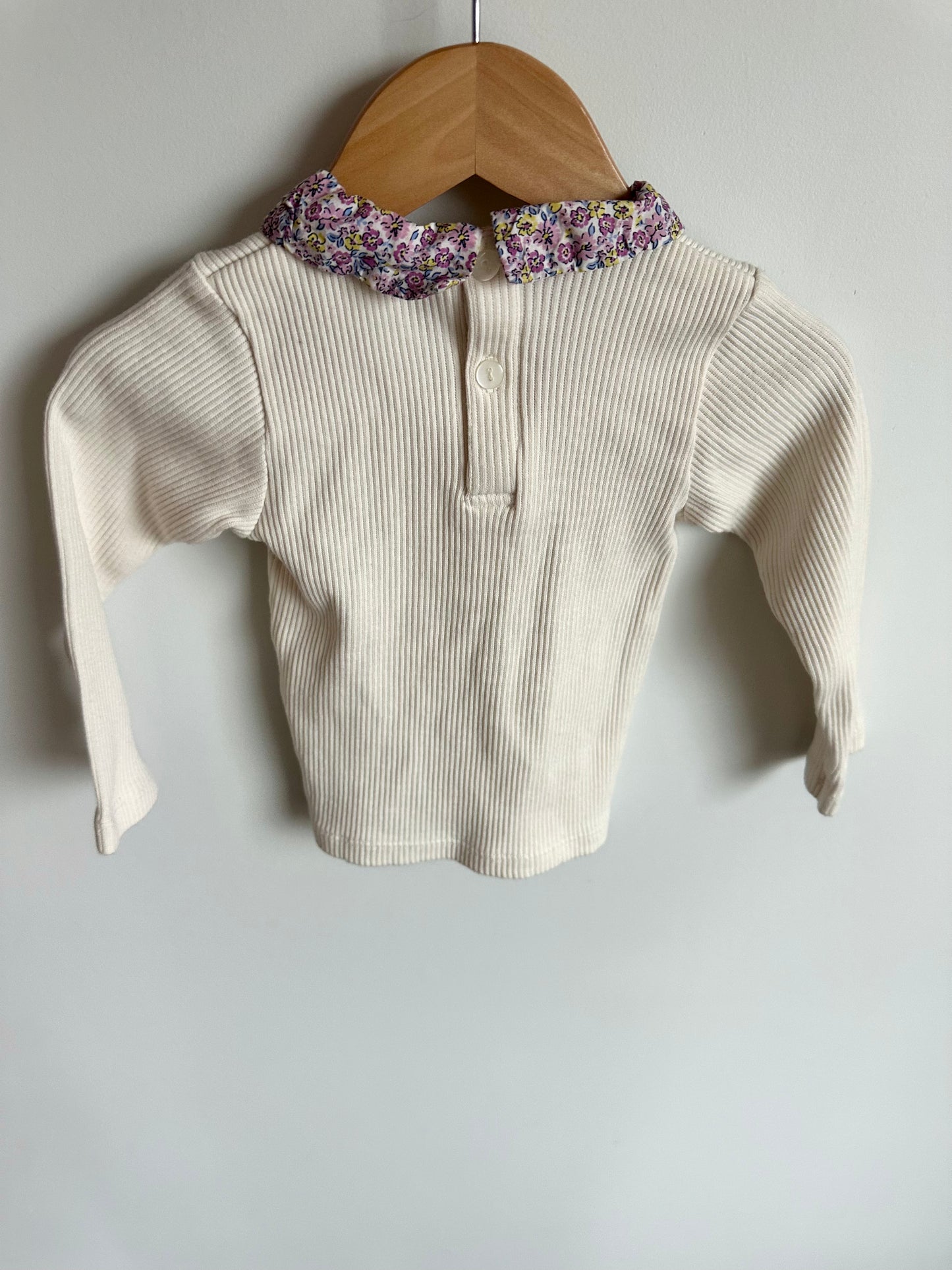 Ribbed Cream Top with a Floral Collar / 24m