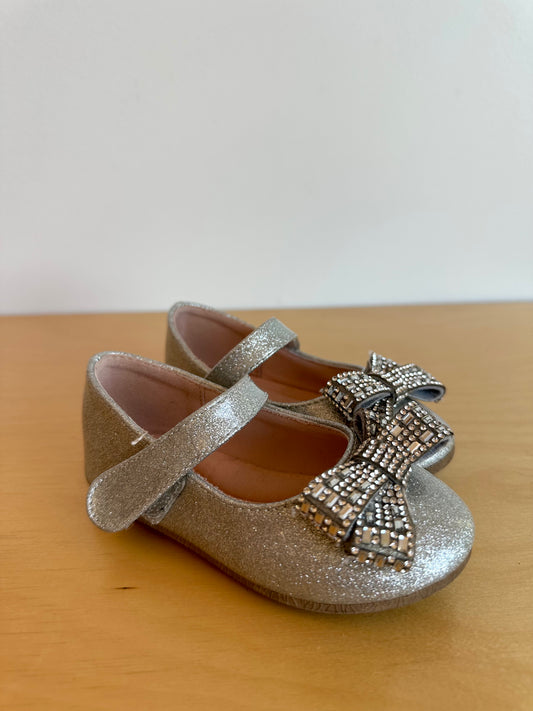 Silver Bow Ballerina Shoes / Size 6 Toddler