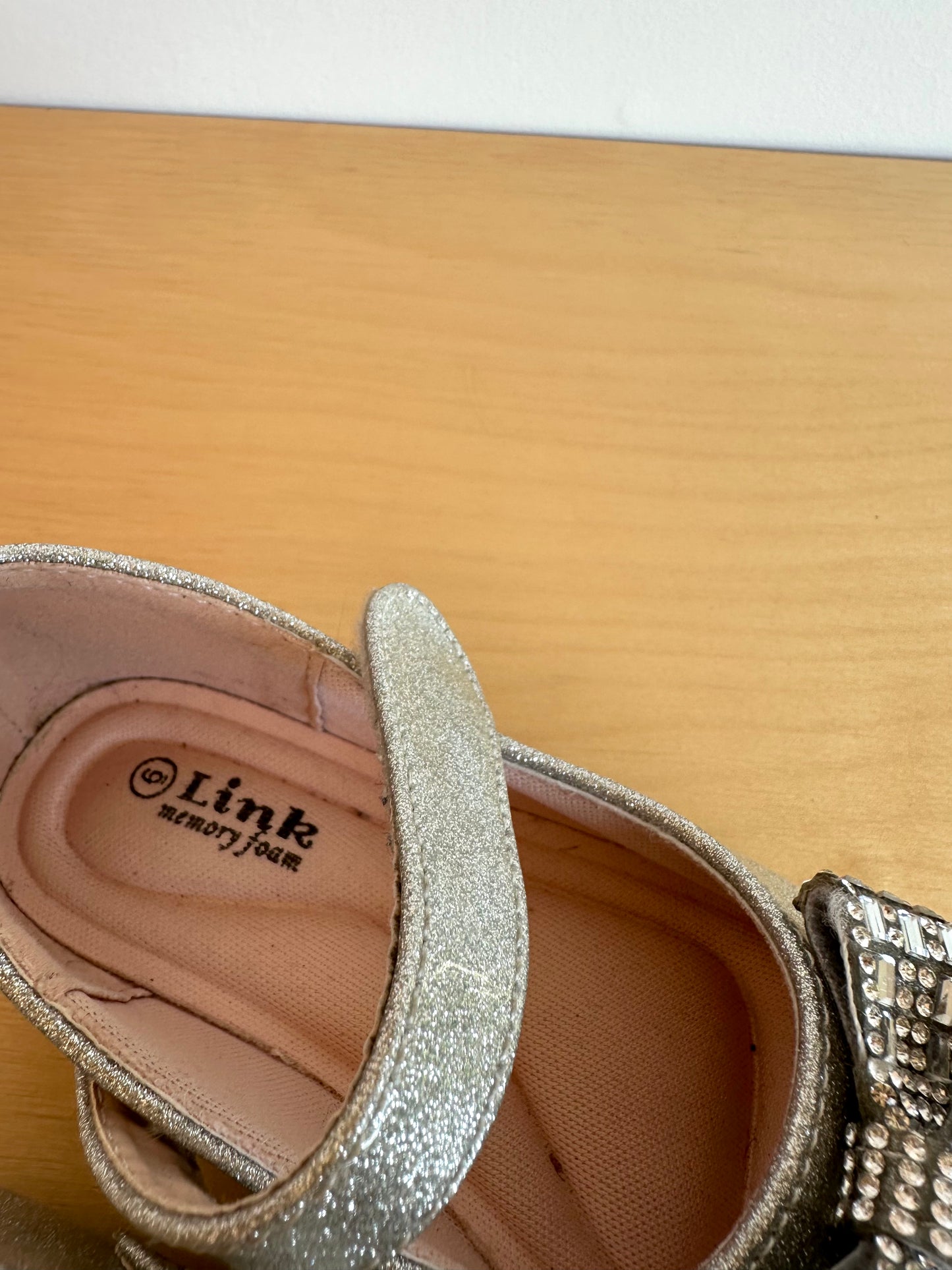 Silver Bow Ballerina Shoes / Size 6 Toddler