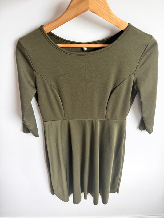 Green 3/4 Sleeve Dress / Medium