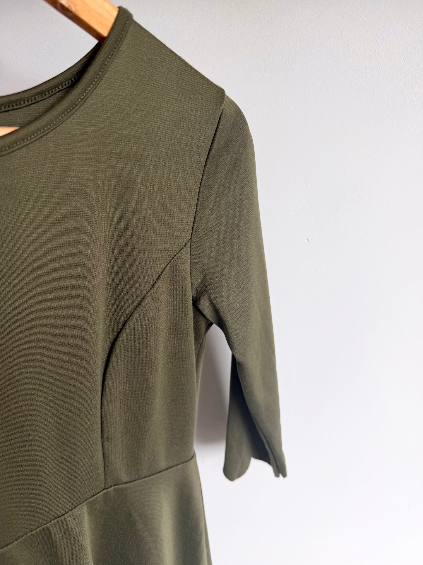 Green 3/4 Sleeve Dress / Medium