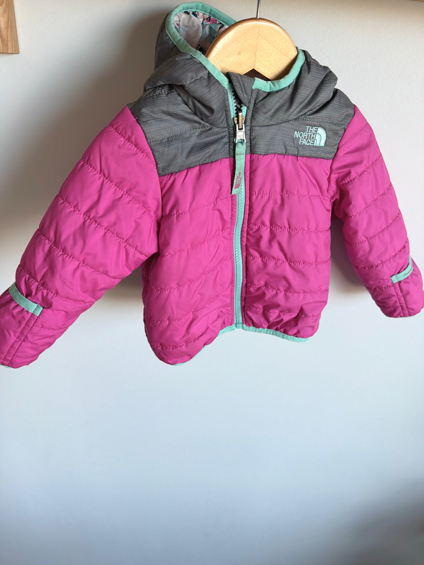The North Face Fox and Pink Reversible Jacket / 6-12m?