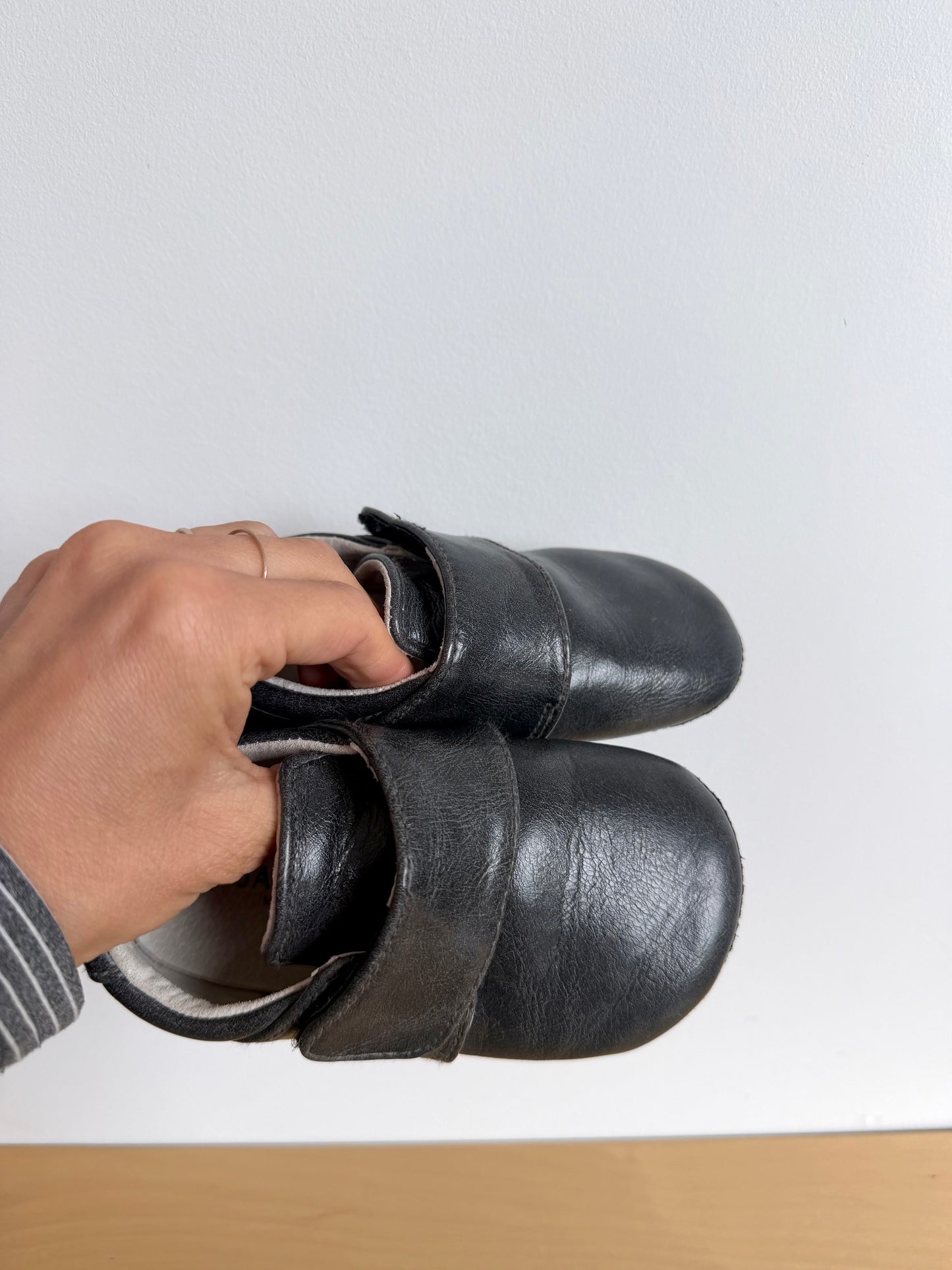Black Leather Shoes / Size 7 Toddler