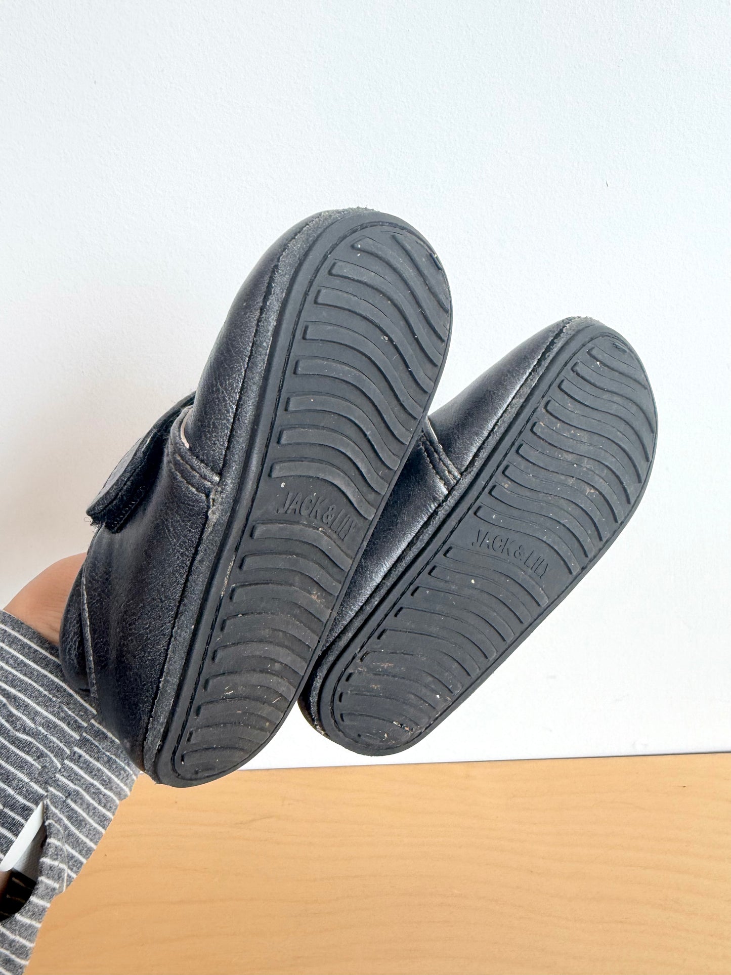 Black Leather Shoes / Size 7 Toddler