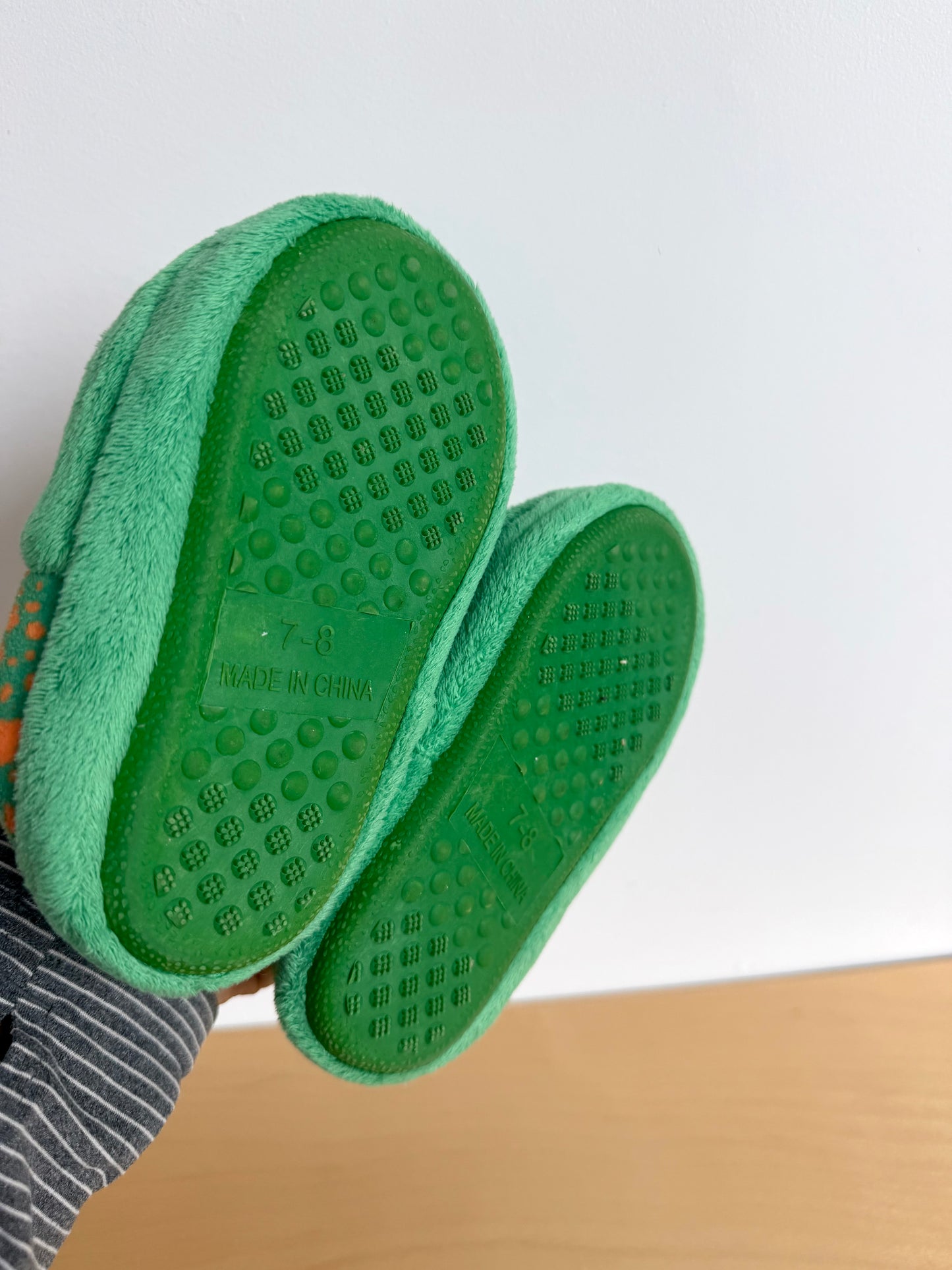 Frog Green Slippers / Size 7-8 Toddler (No Shipping)
