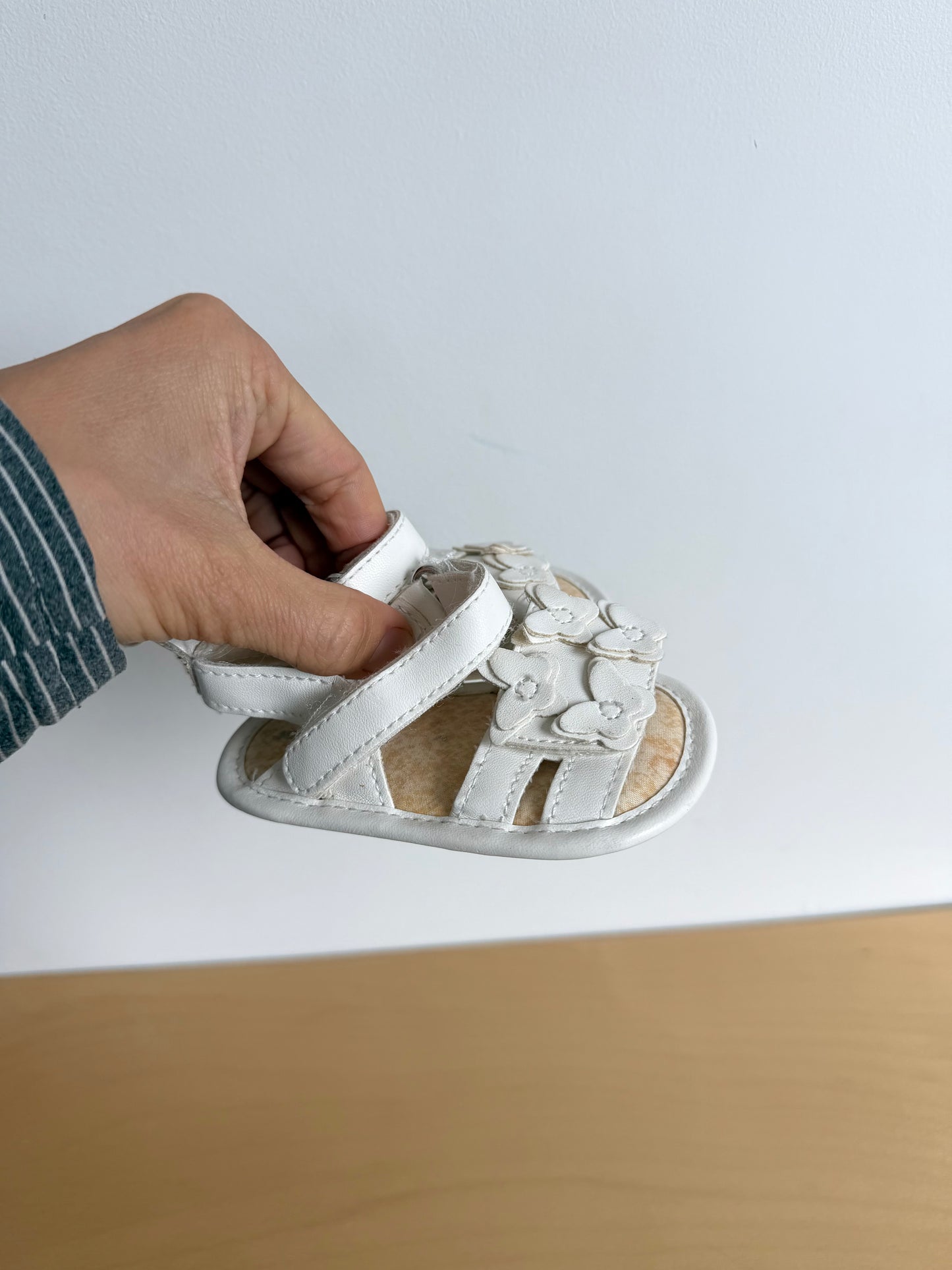 Butterfly White Sandals / Size 3 Infant