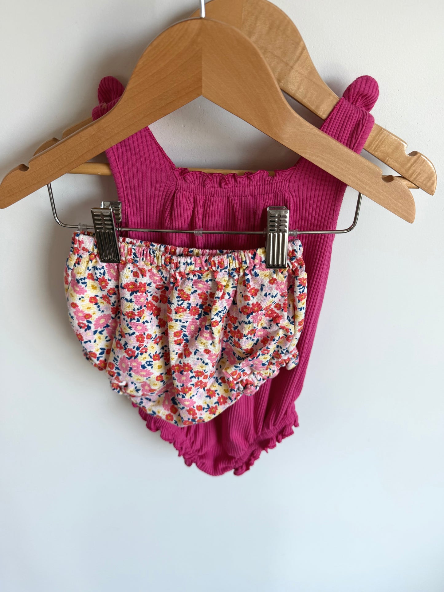 Ribbed Pink Bodysuit + Shorts Set / 6-12m