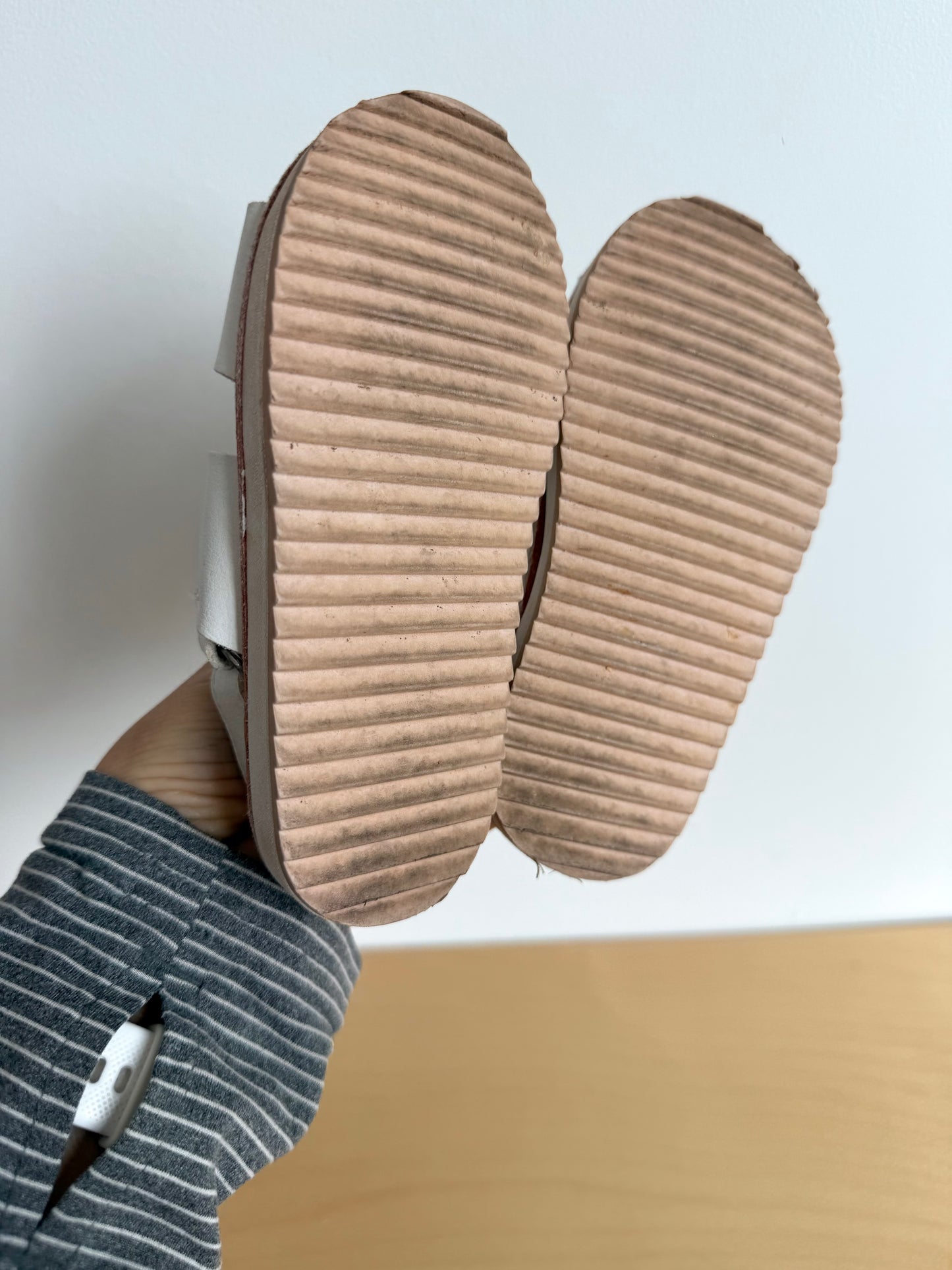 Zara White Strap Sandals / Size 7 Toddler