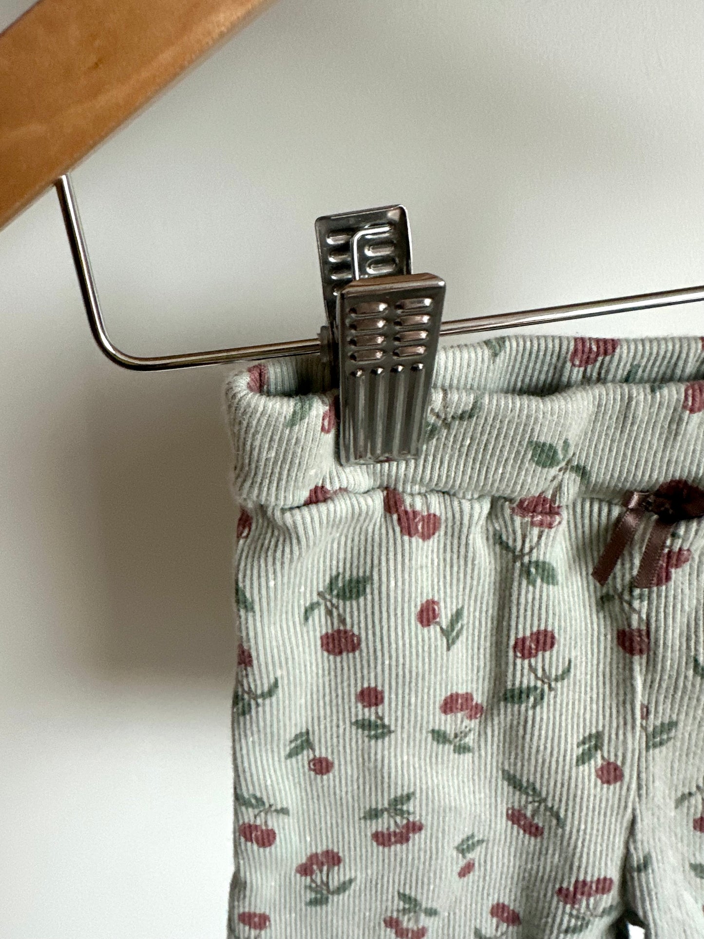 Cherry Ruffle Bottom Shorts / 2T?