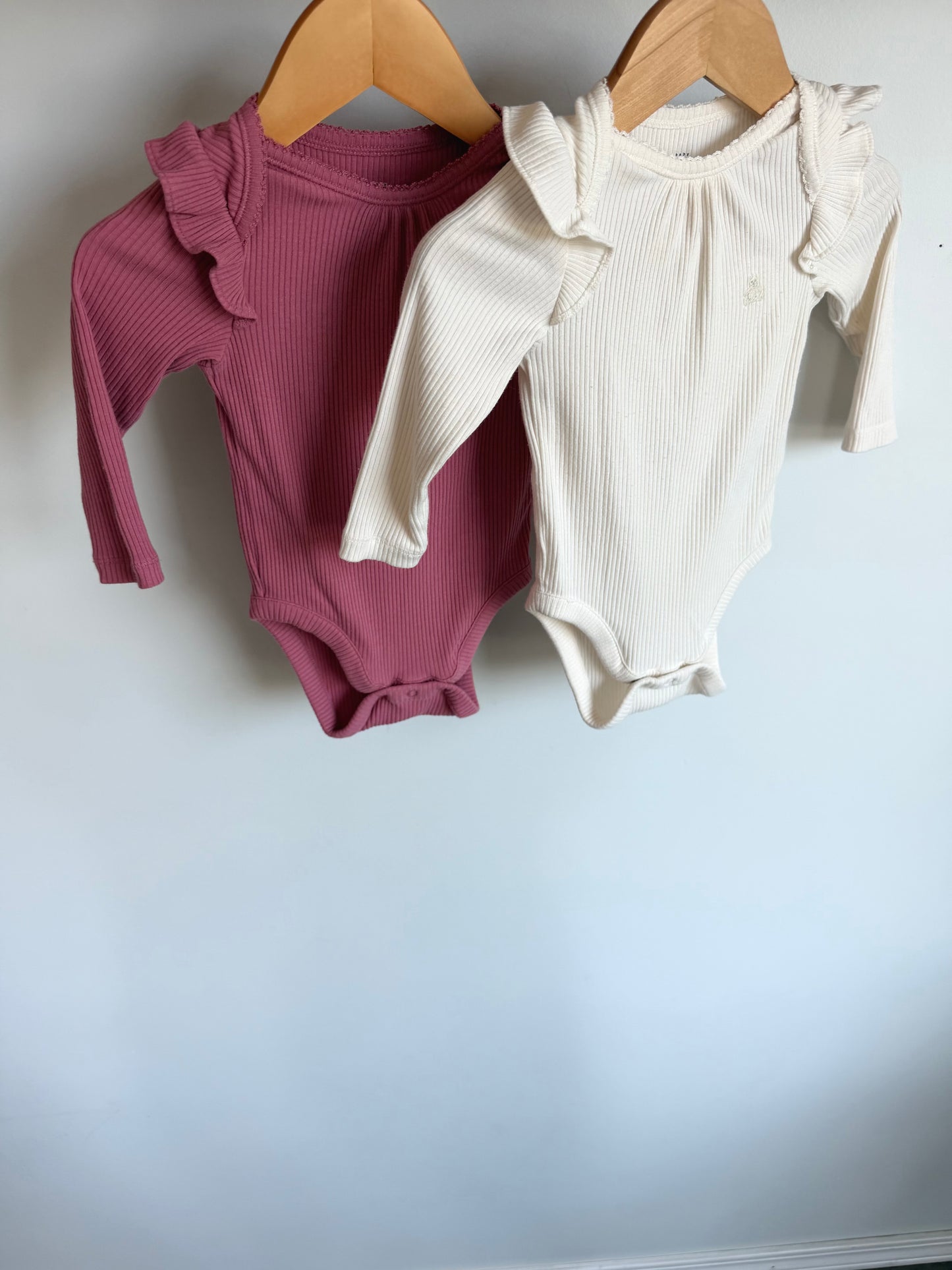 Cream + Rouge Ribbed Bodysuits (2) / 6-12m