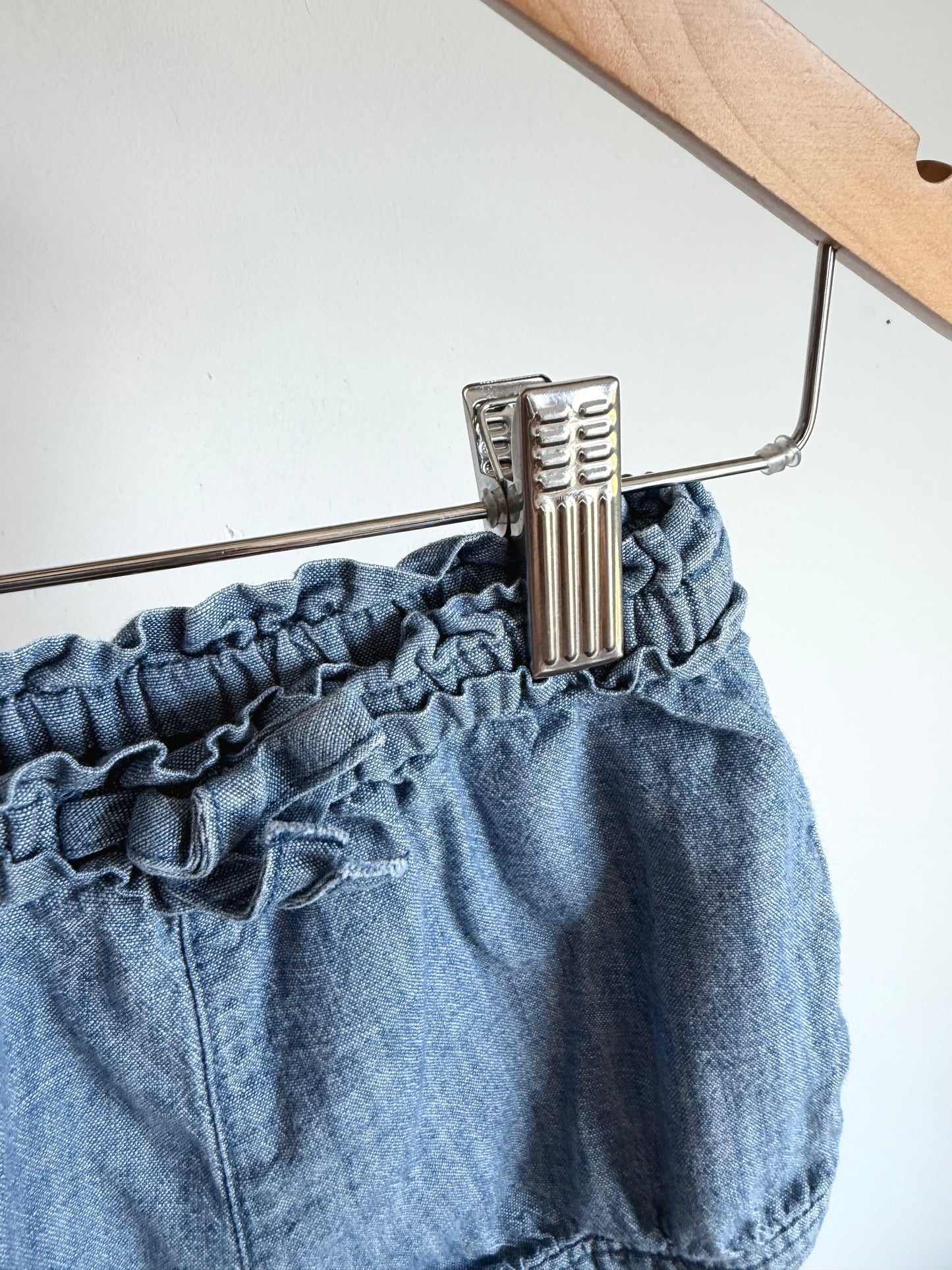Gap Chambray Shorts / 6-12m