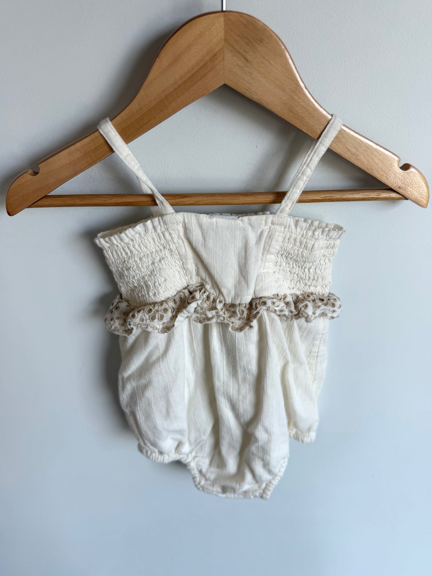 Cream Eyelet Ruffle Bubble Romper / 6-12m