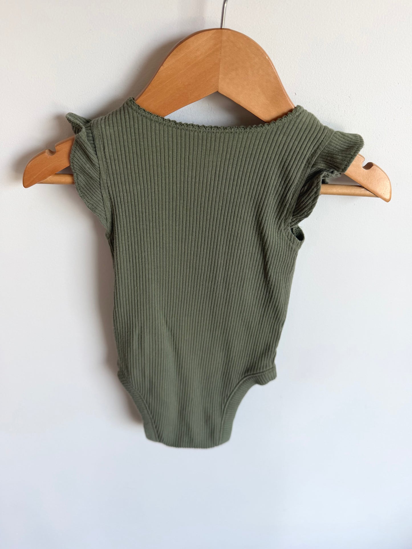 Ruffle Sleeve Olive Bodysuit / 6-12m