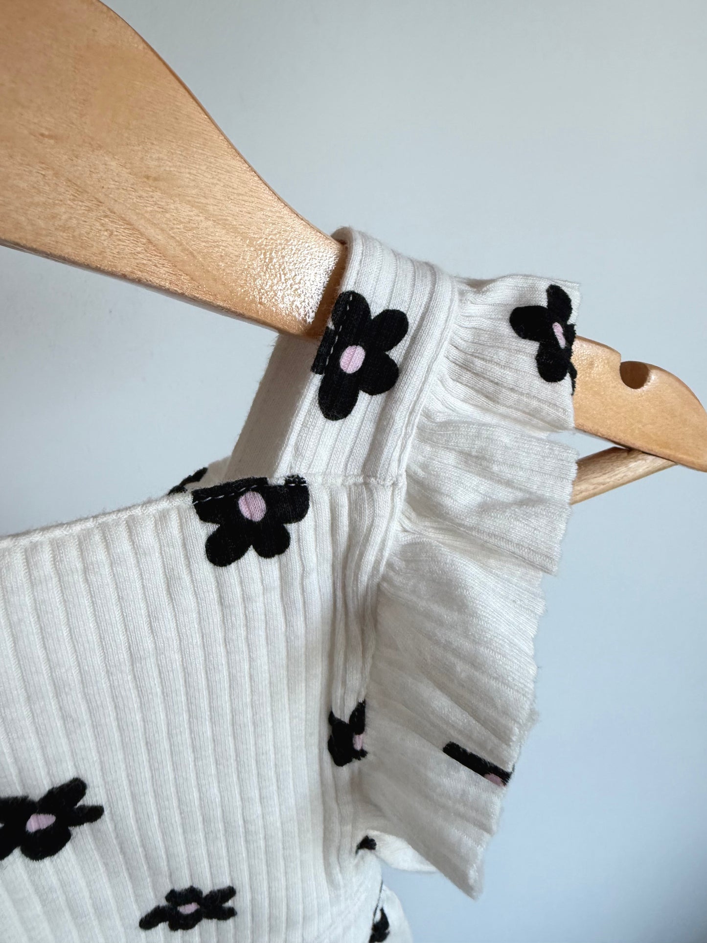 White Ribbed Floral Overall Bubble Shorts / 6-9m