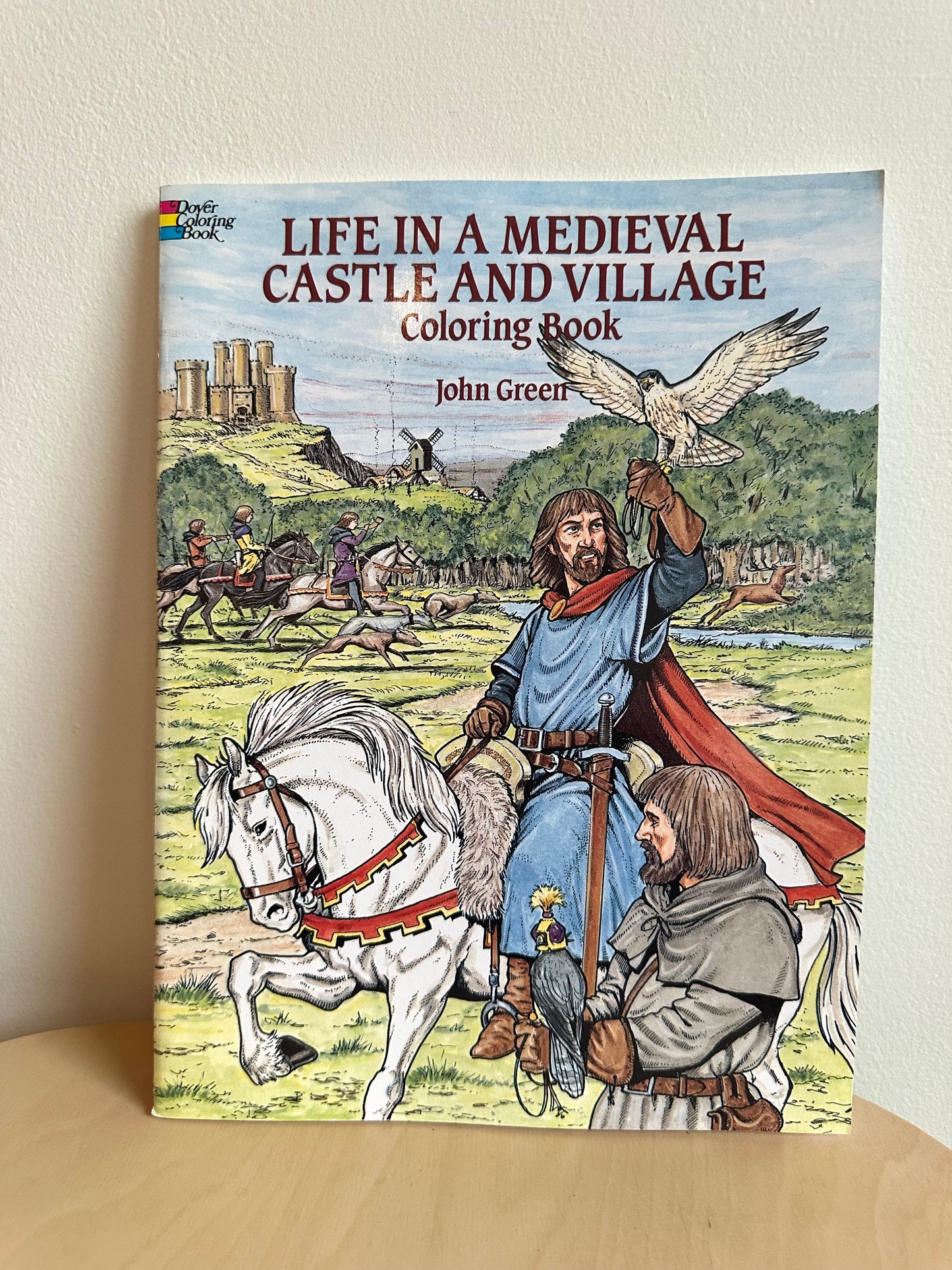 Life in a Medieval Castle and Village Coloring Book / 8-14 years