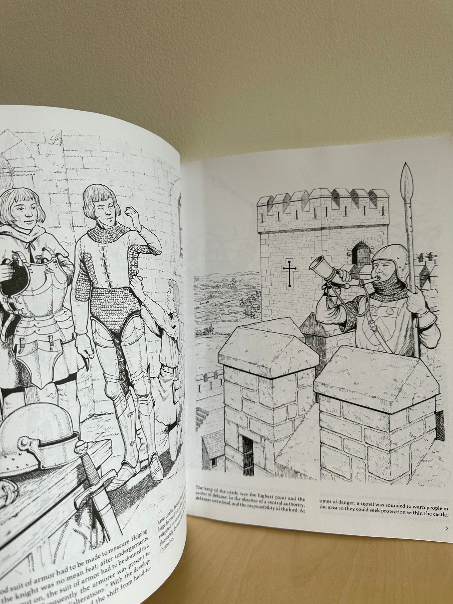 Life in a Medieval Castle and Village Coloring Book / 8-14 years